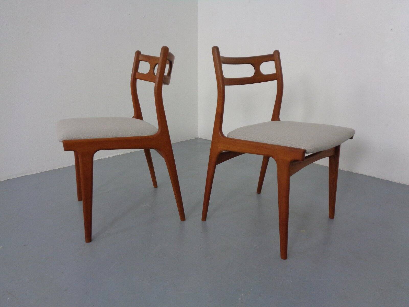 Model 138 Teak & Kvadrat Hallingdal Dining Chairs by Johannes Andersen for Uldum Møbelfabrik, Denmark, 1960s, Set of 2