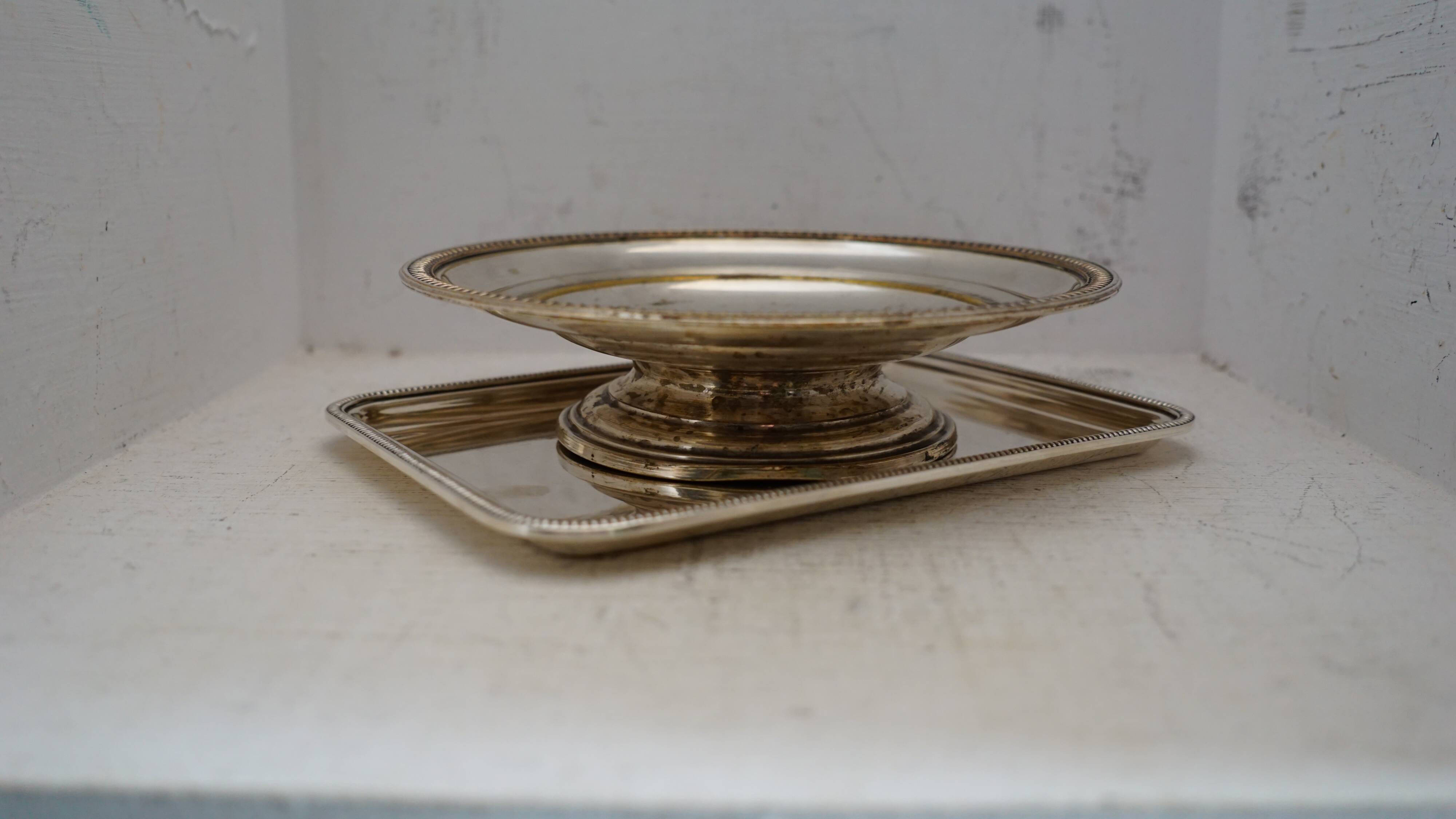 Duo of two small serving dishes