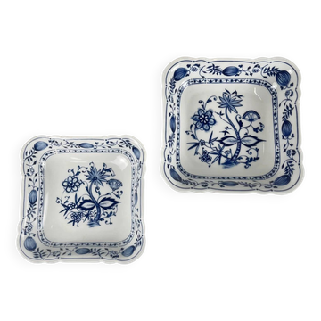 Pair of square dishes in Blue Onion porcelain Kahla – East Germany, 1960–1980