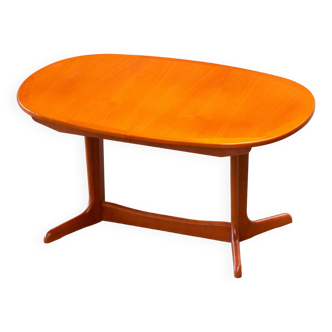 Table scandinave