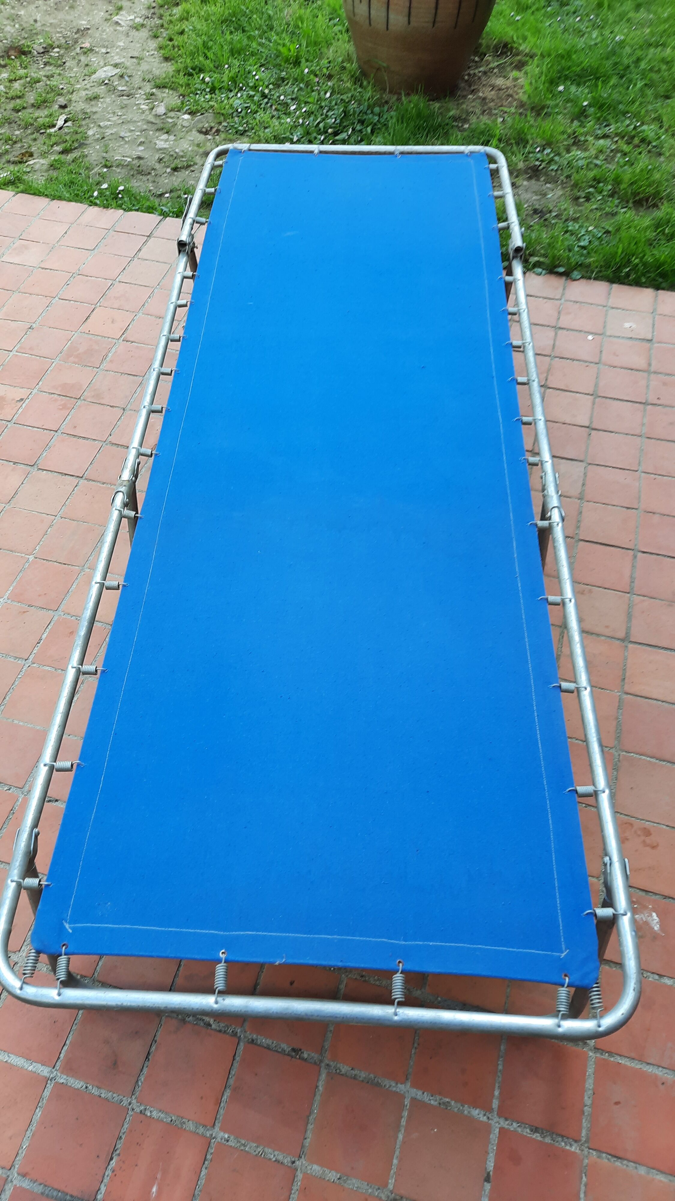 Folding sunbed deckchair