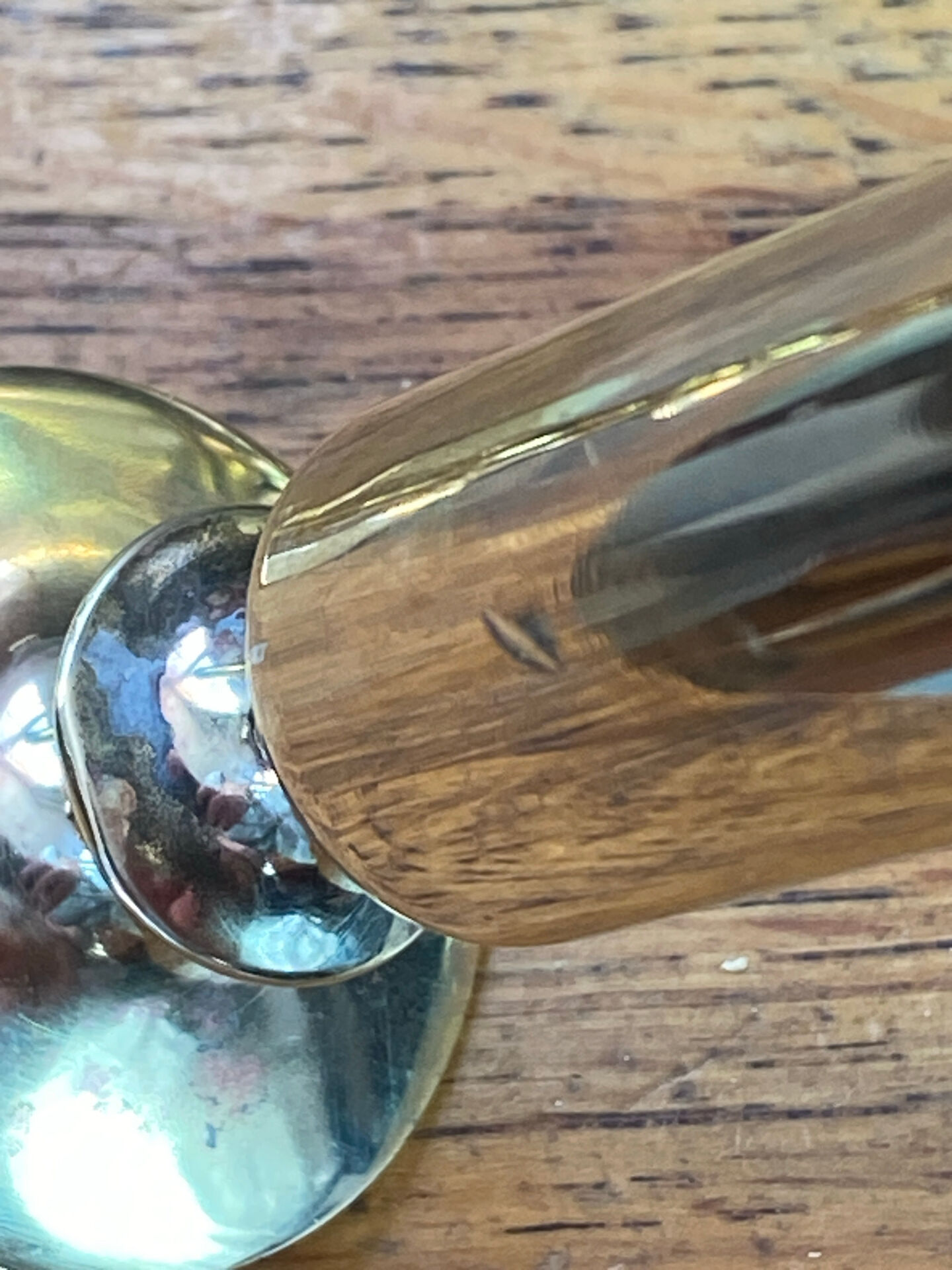 Set of candlesticks and tubular vases in solid brass.