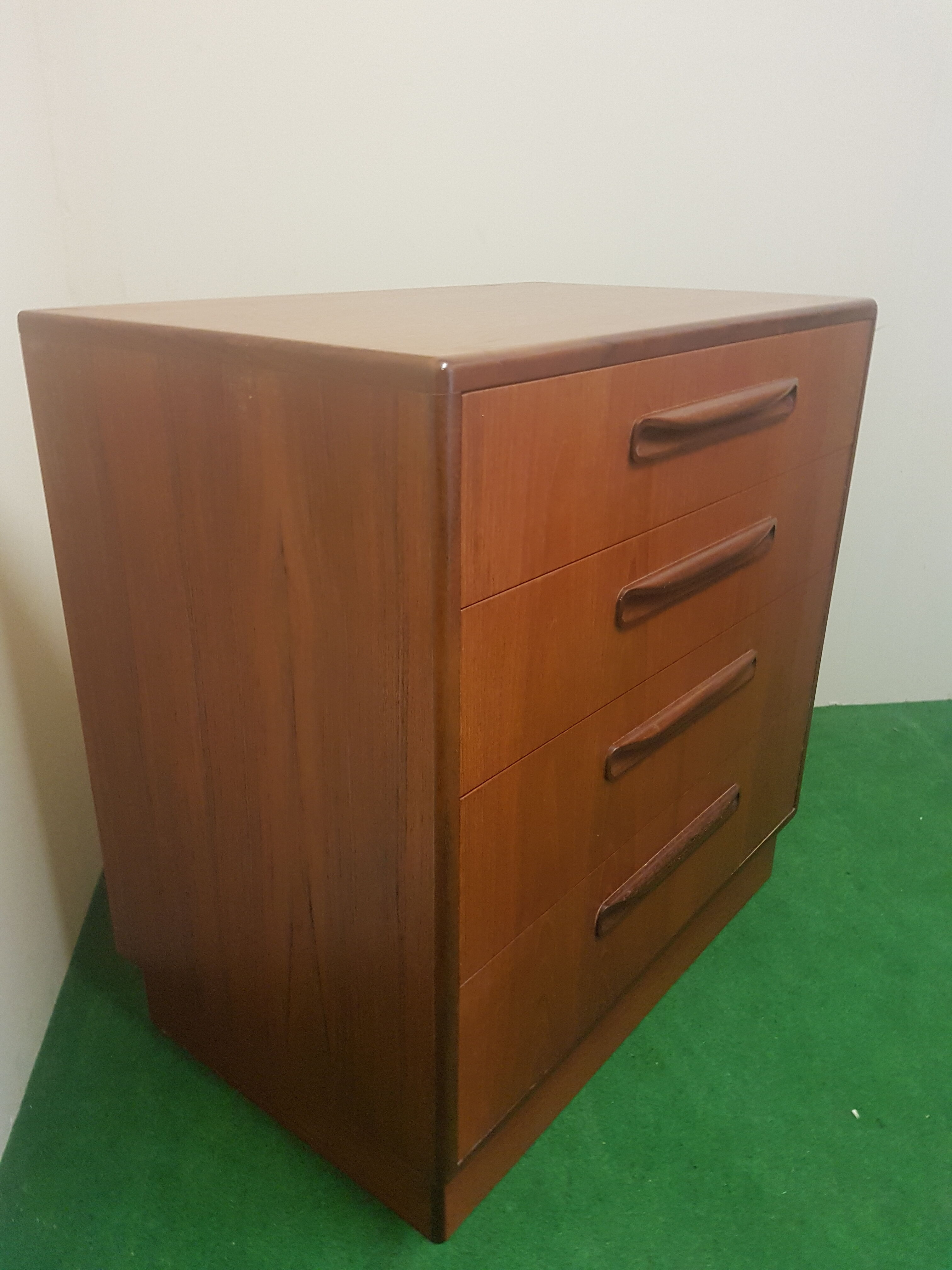 Vintage chest of drawers