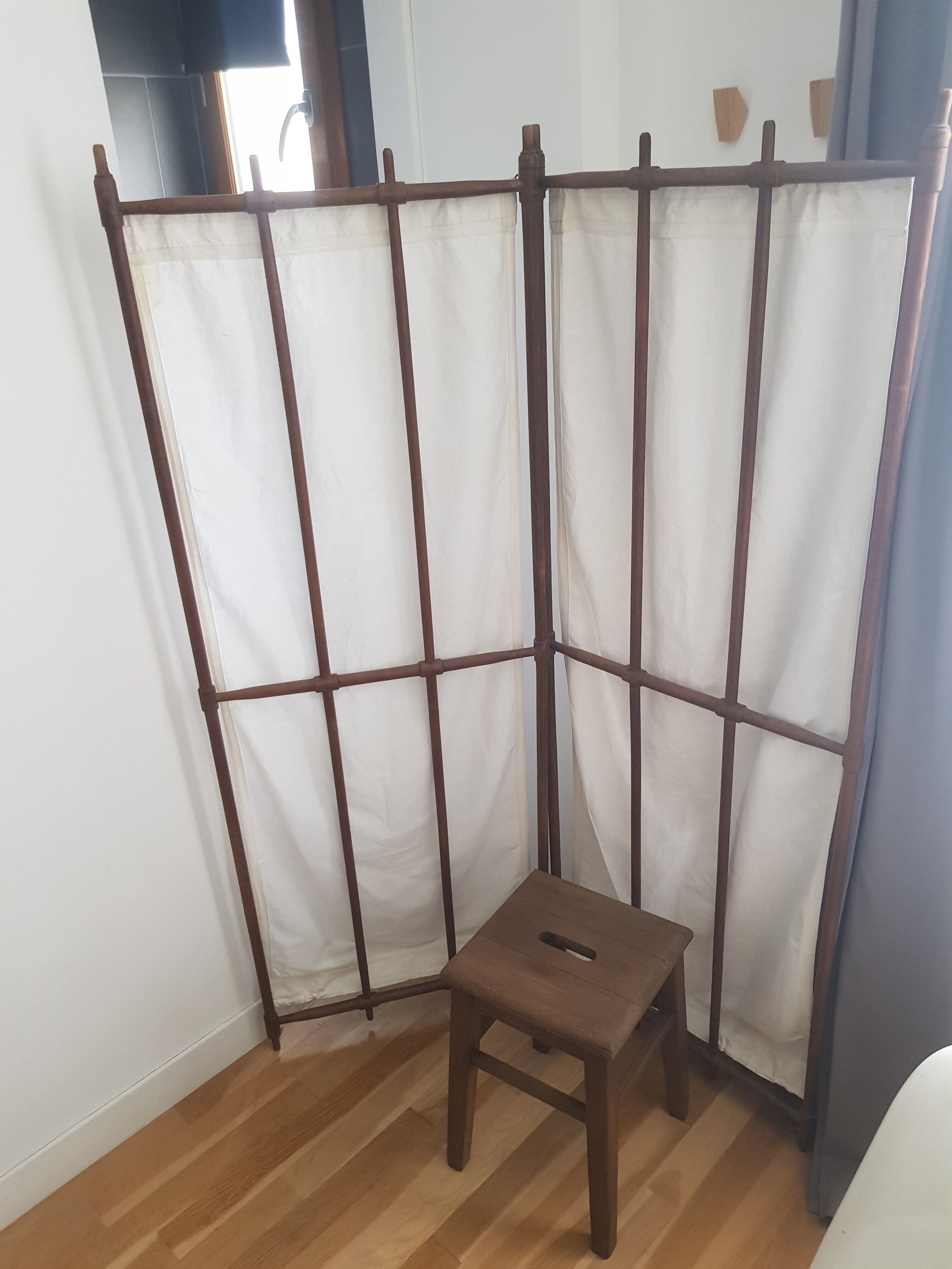 folding screen in wood and fabric
