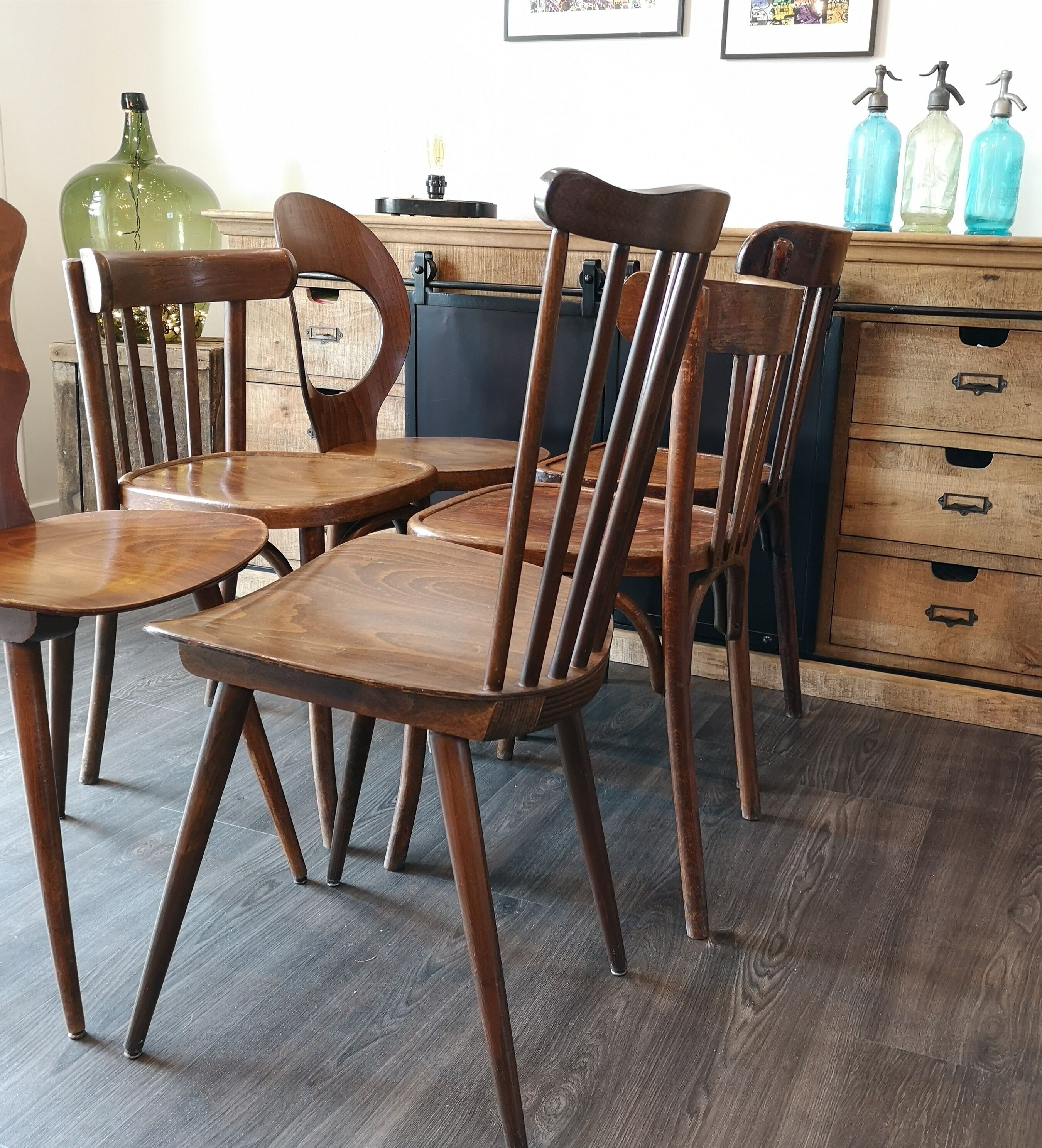 Série de 6 chaises bistrot Baumann dépareillées