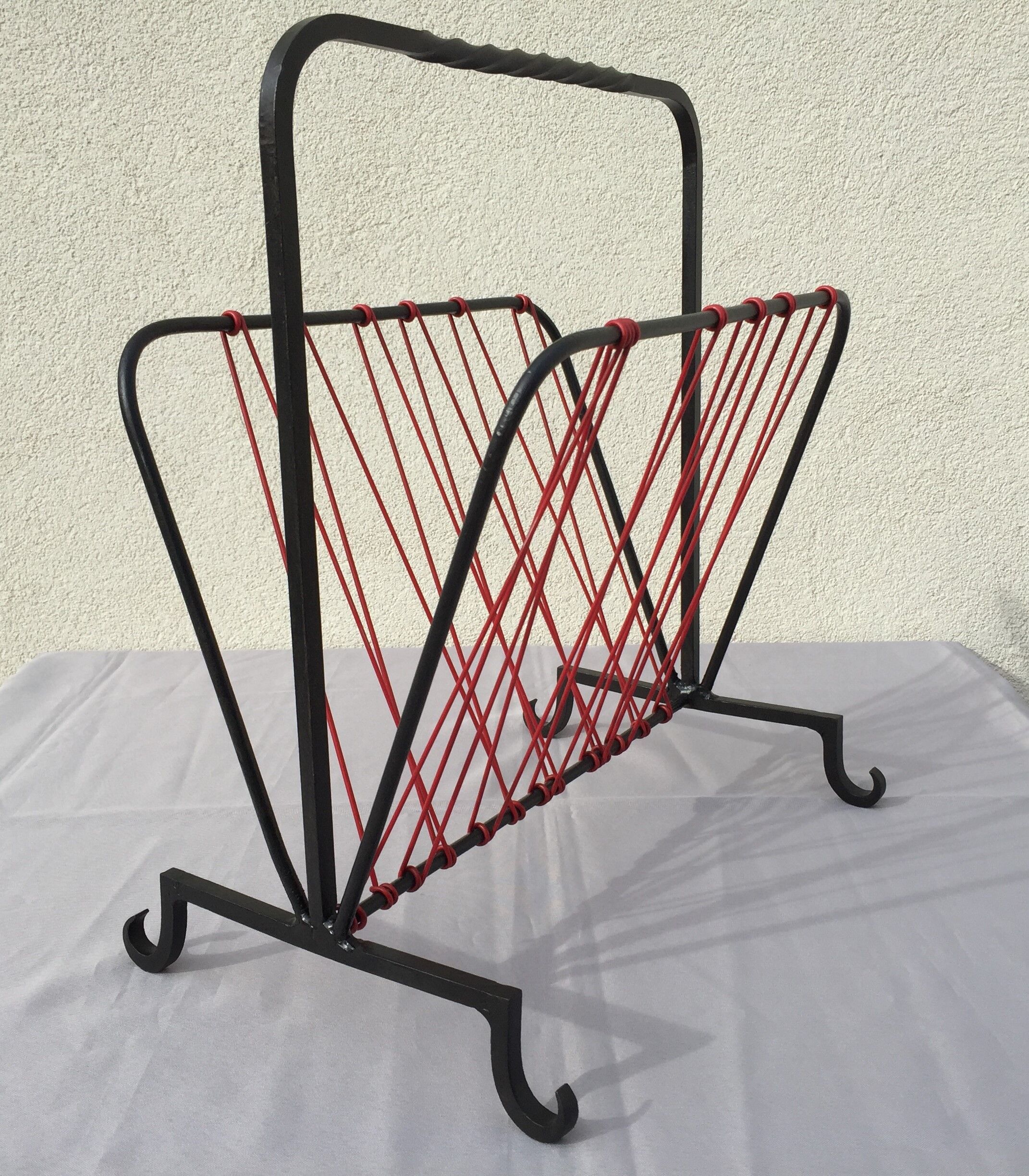 OLD MAGAZINE HOLDER VINTAGE BOOKS 50/70' WROUGHT IRON SCOUBIDOU