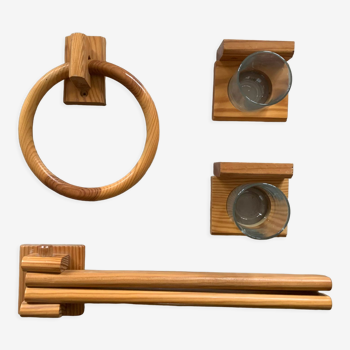 Accessoires de salle de bains en pin
