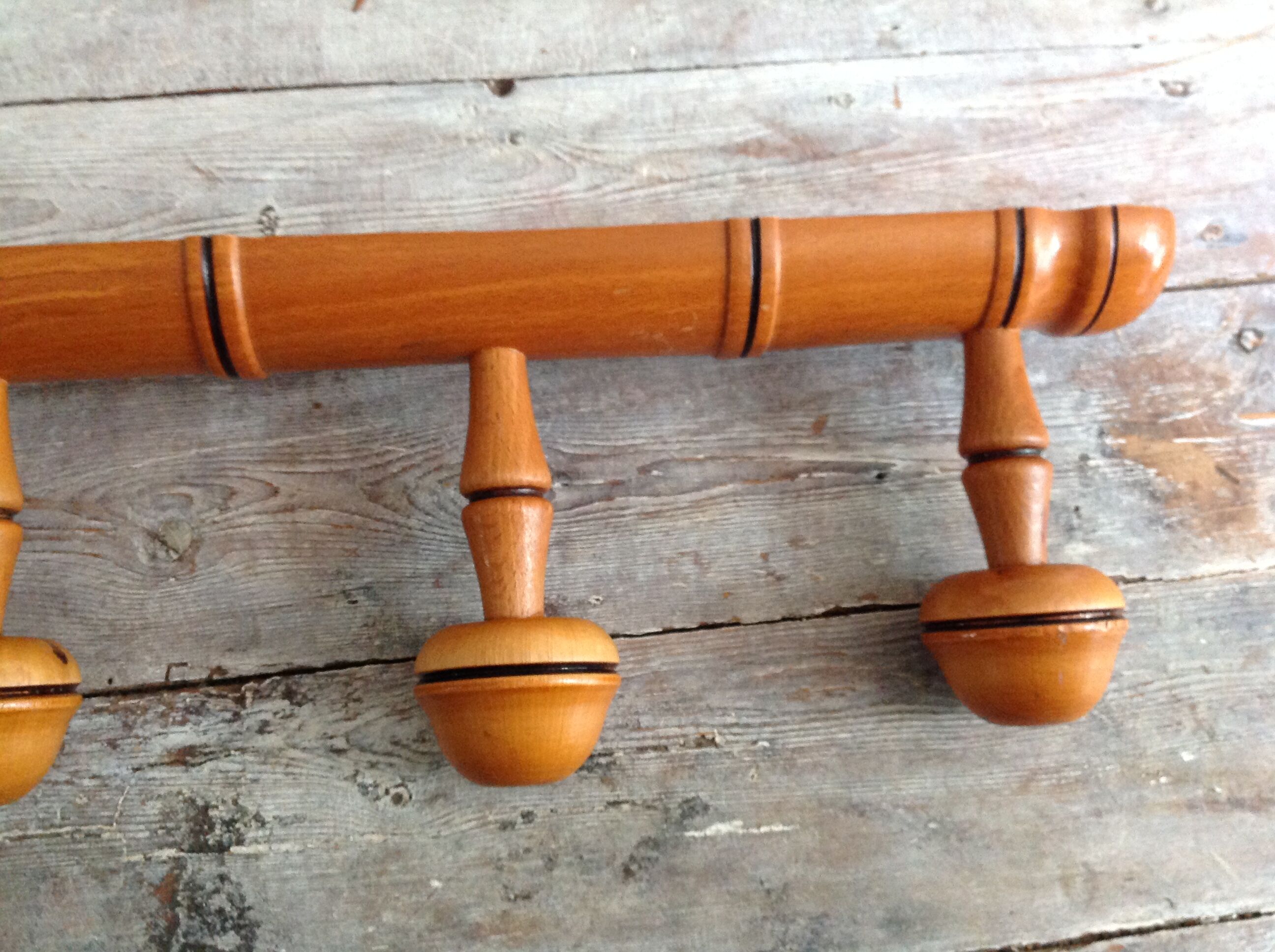 Bamboo-style coat hanger