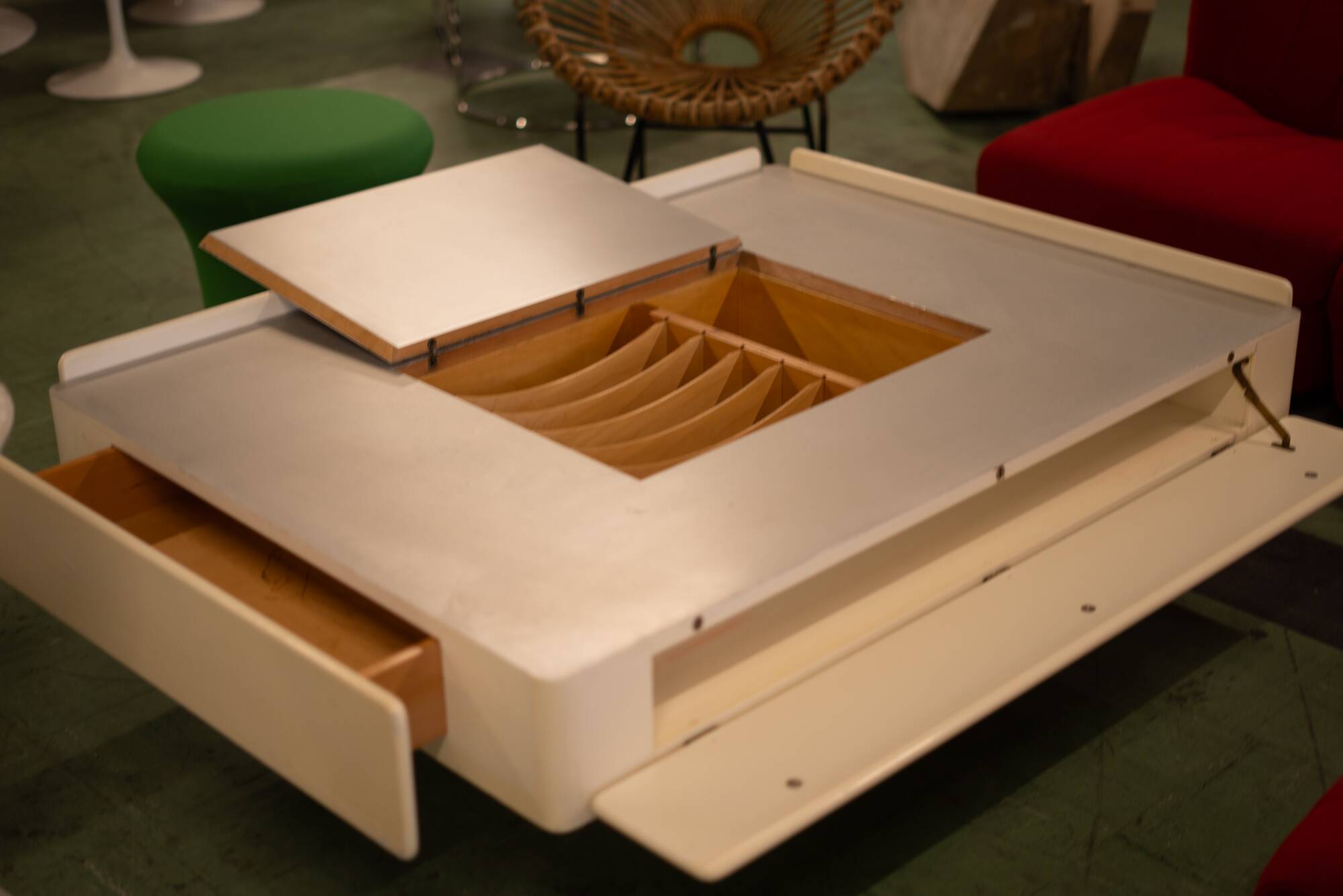 White coffee table Caori Vico Magistretti Gavina 1960