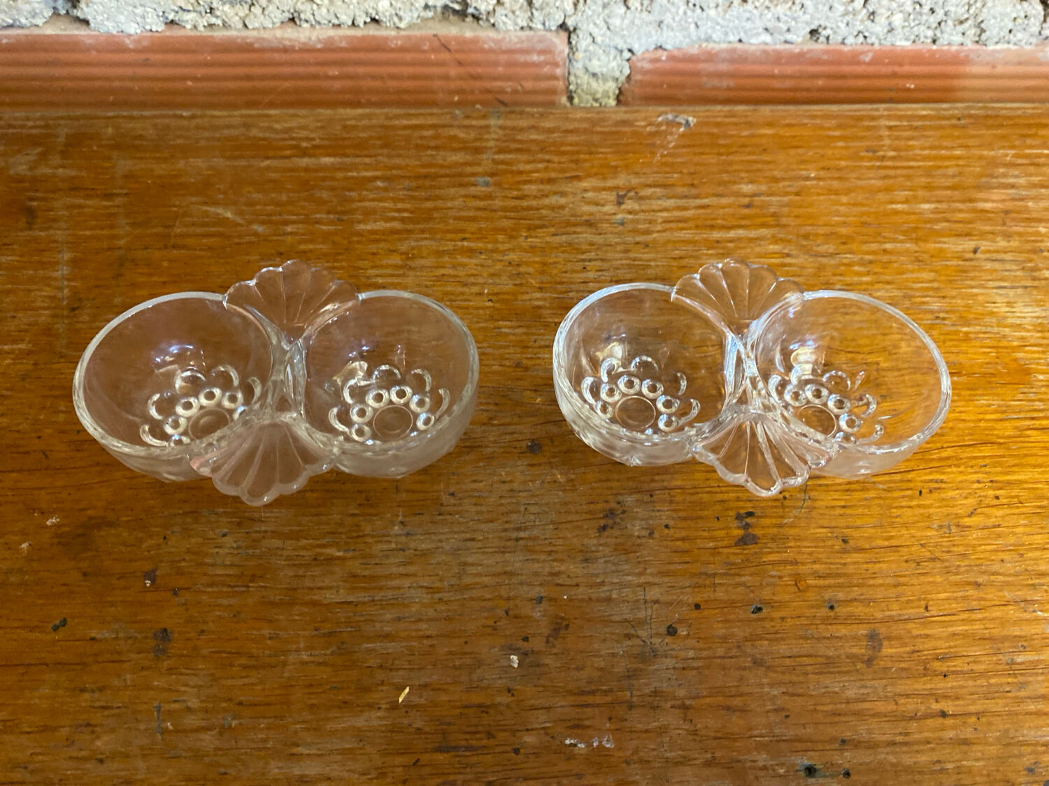 Paire De Saleron Ancien Art Déco Verre Moulé Salière Poivrier Vintage