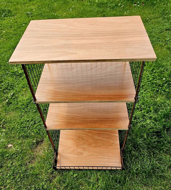 Ancien casier à pomme de terre restauré en étagère