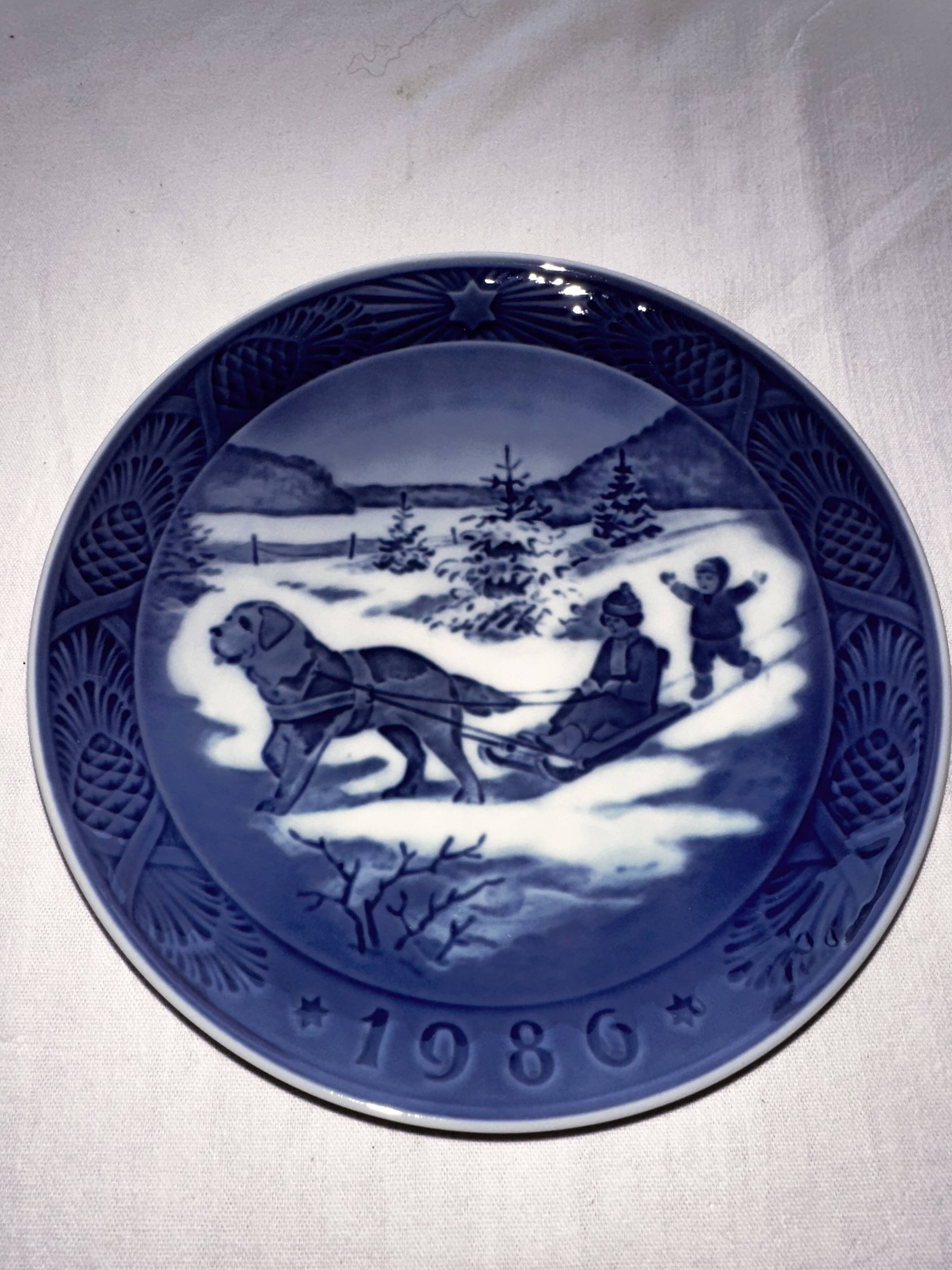 Royal Copenhagen porcelain Christmas plate 1986