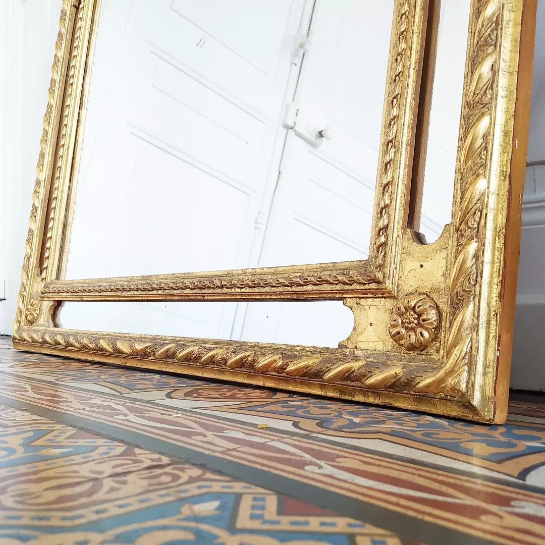 Mirror with parcloses
