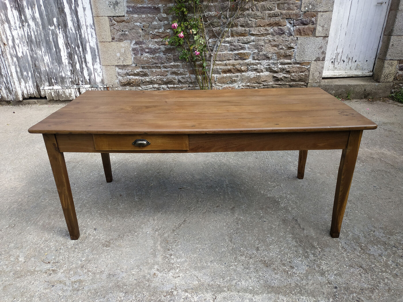 Farm table