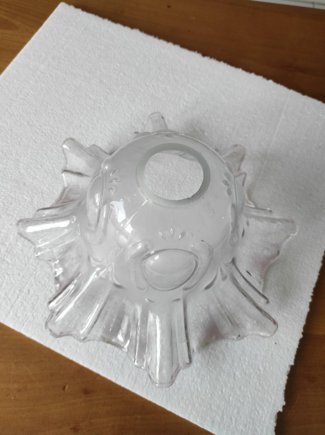 Abat-jour tulipe en verre transparent et translucide