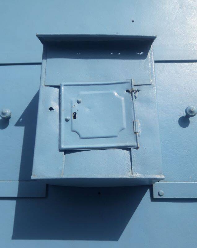 Porte portail H205xL103 ancienne en fer cintrée avec boite aux lettres