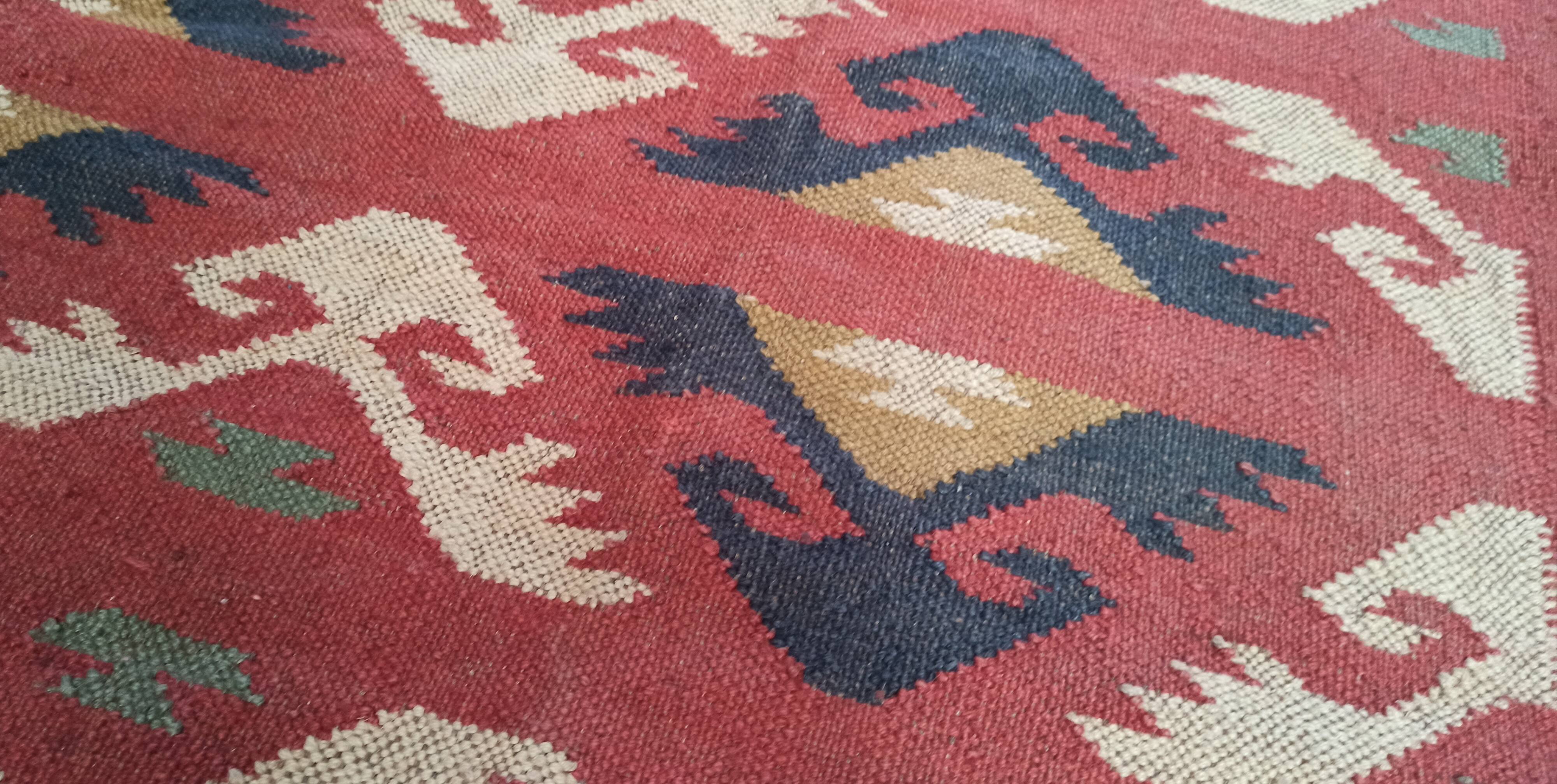 Tapis kilim en toile de jute et coton. 150cm x 250cm