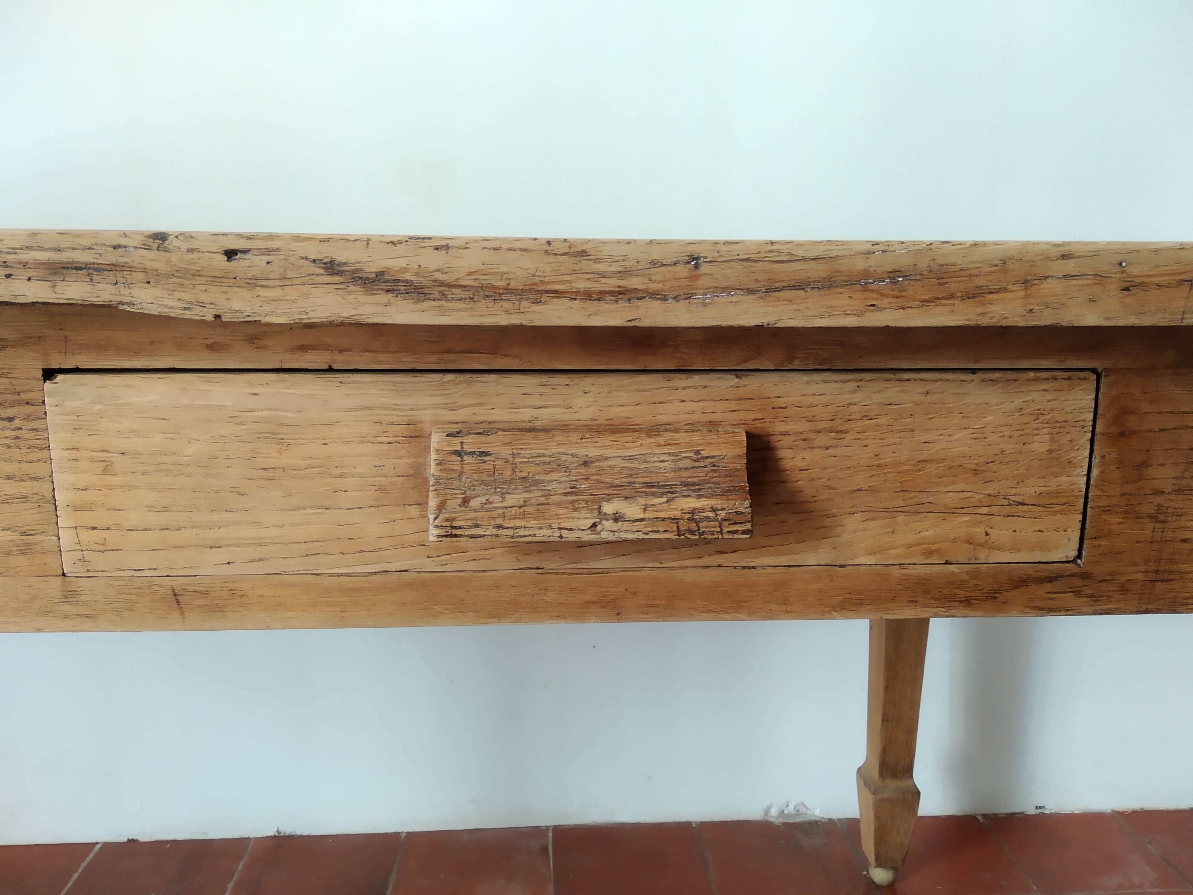 Antique oak table with 2 drawers