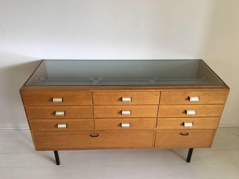 Store counter in oak and glass mid century showcase, 50 years