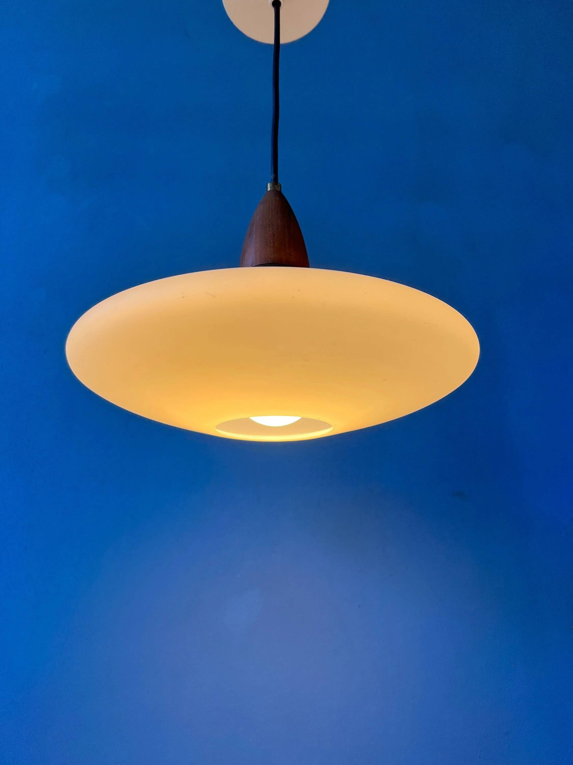 Suspension en verre opalin (style Philips) - Louis Kalff