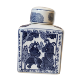 Chinese porcelain urn and hand-painted blue patterns