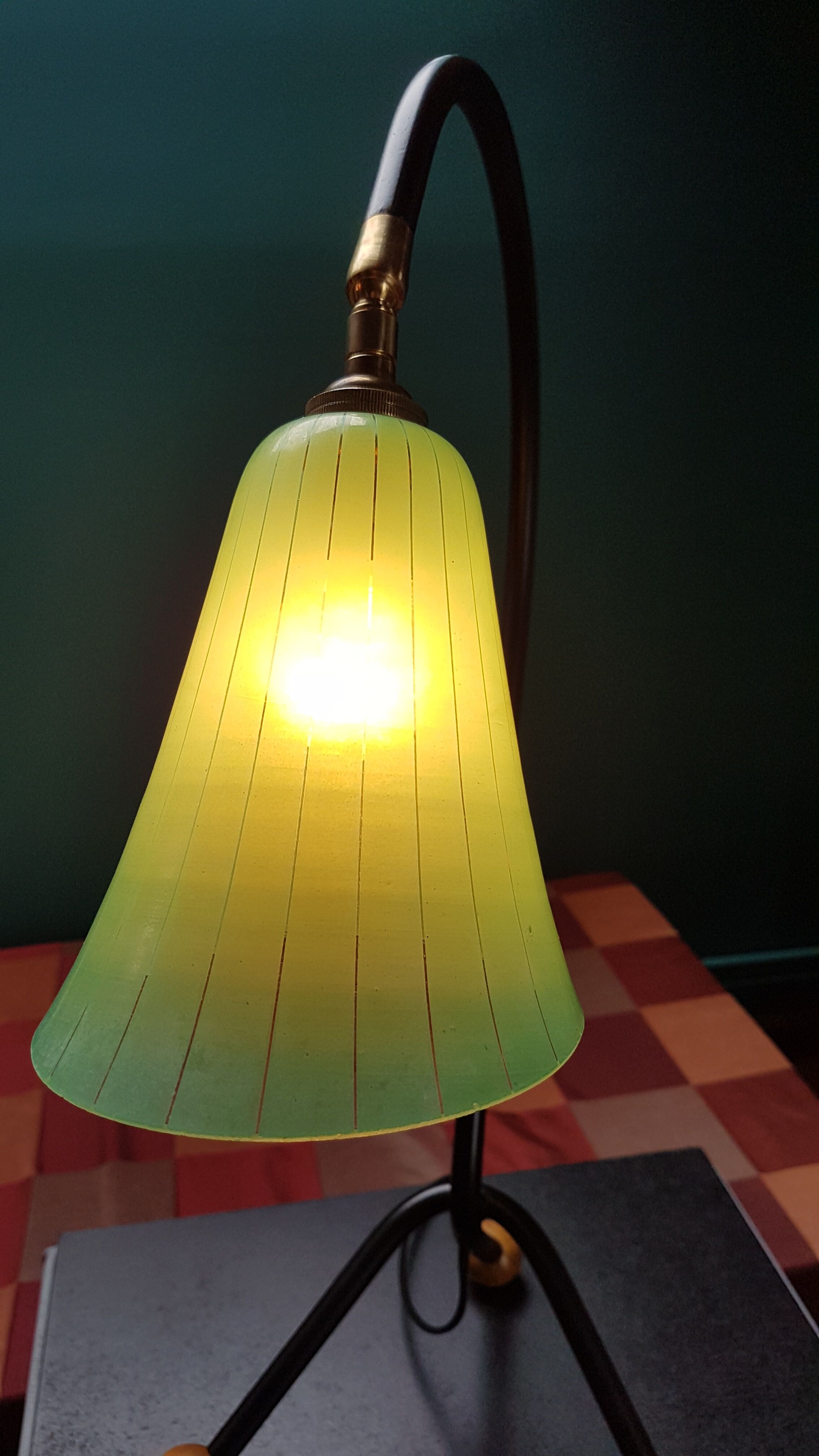 Light tripod lamp shade glass green sprit 1950