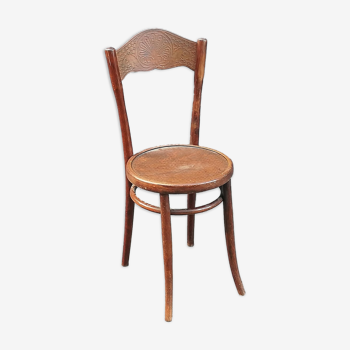 1900 curved wooden chair