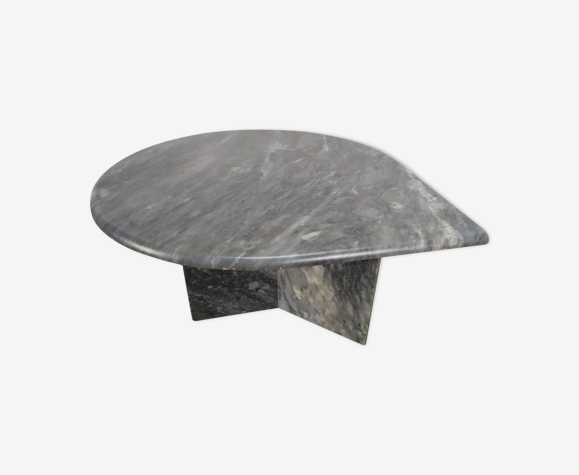 Table basse en marbre gris goute d'eau