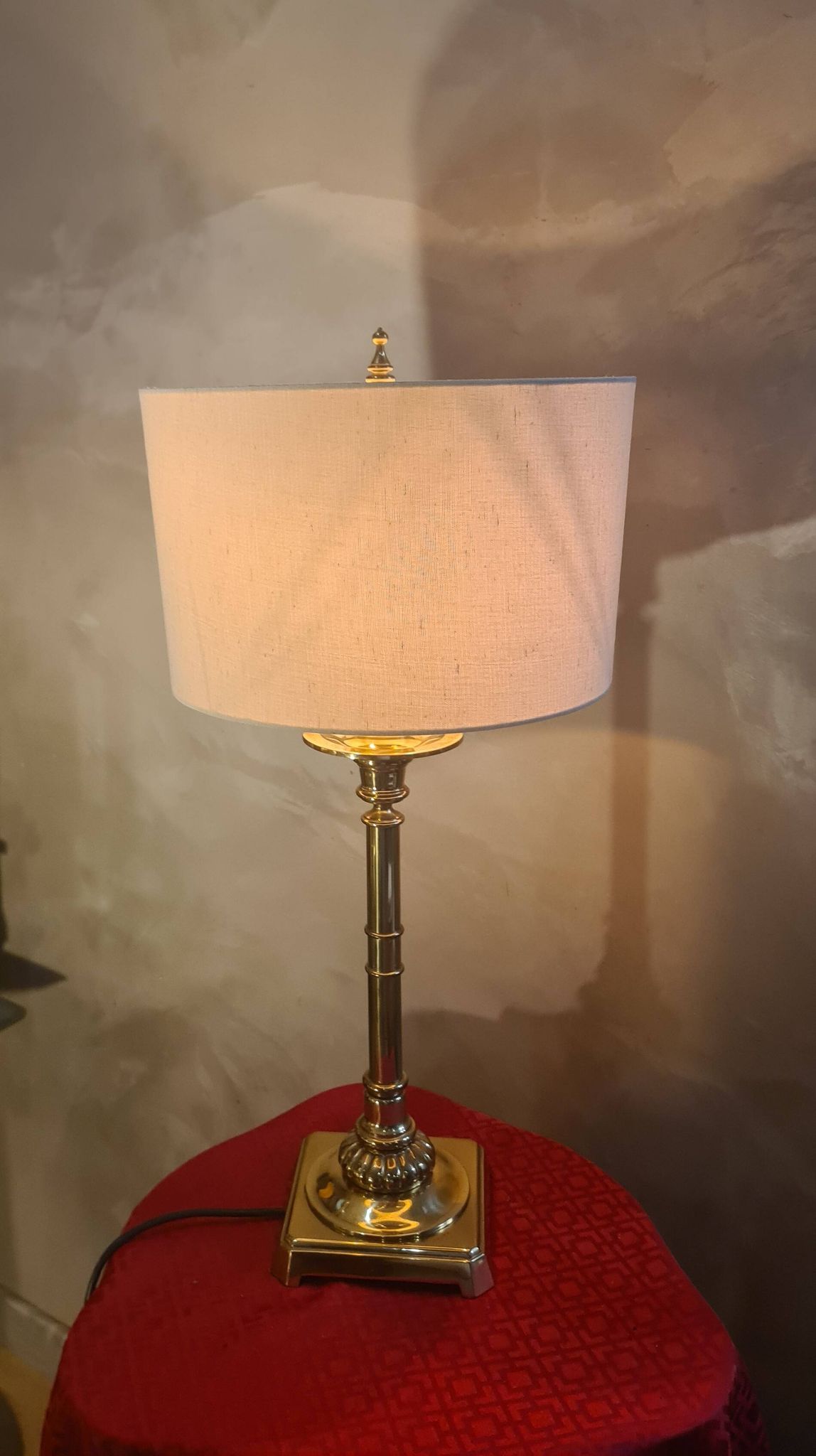 large 1970s luxury solid brass living room lamp with new linen shade 68x35