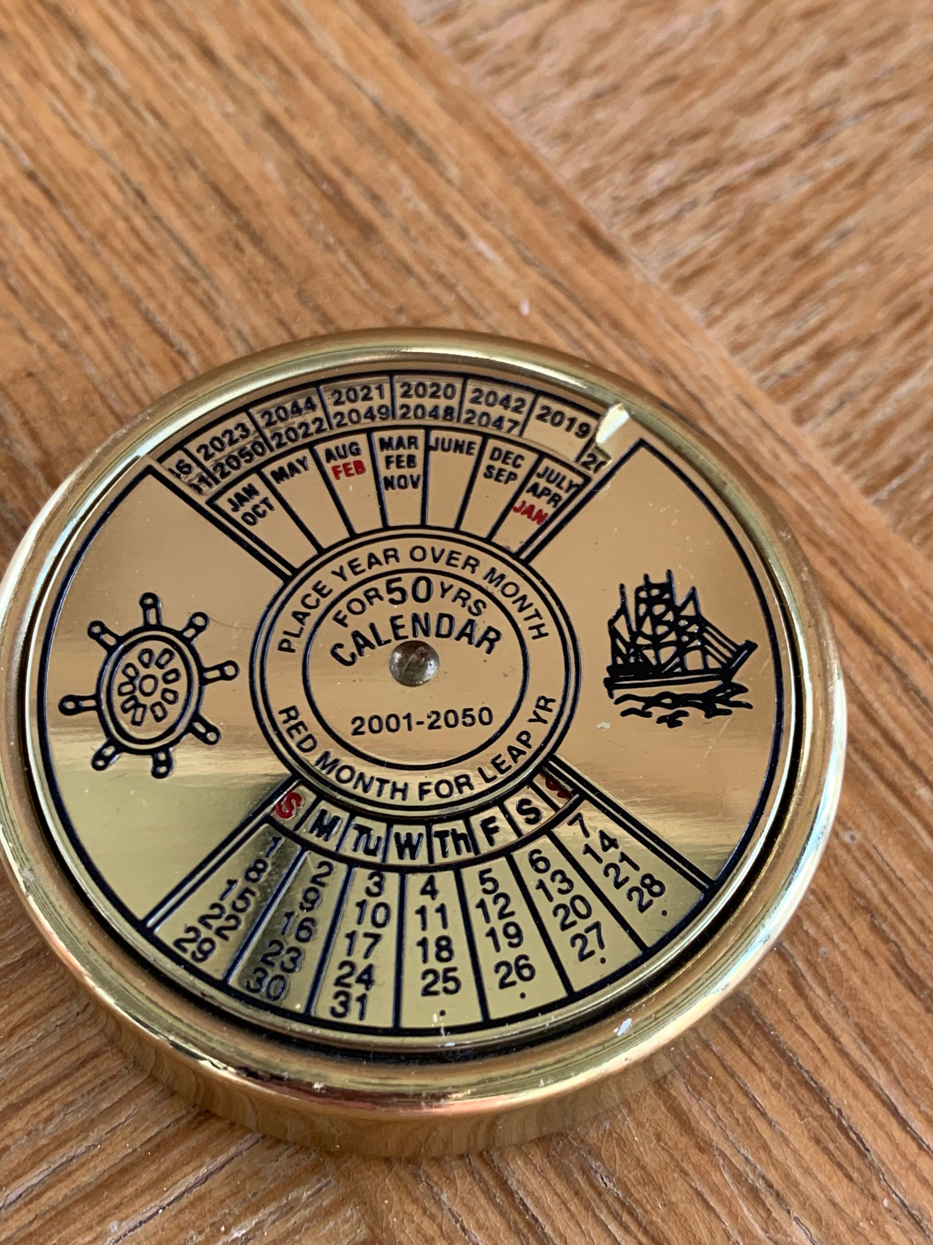 Calendrier perpetuel objet de marine en laiton de 2001 à 2050 collector