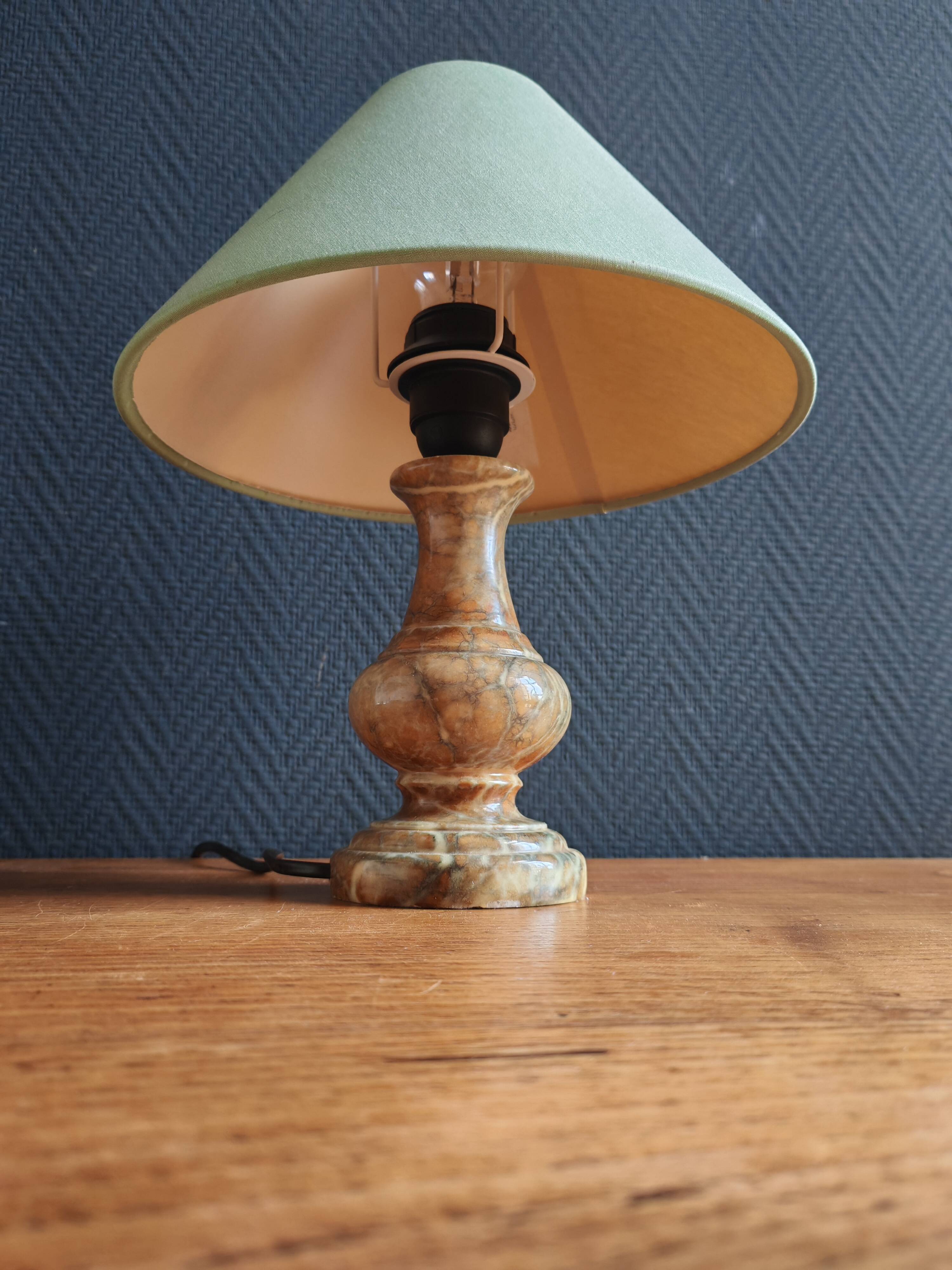 Vintage Table Lamp in Sculpted Alabaster – Base in Natural Stone