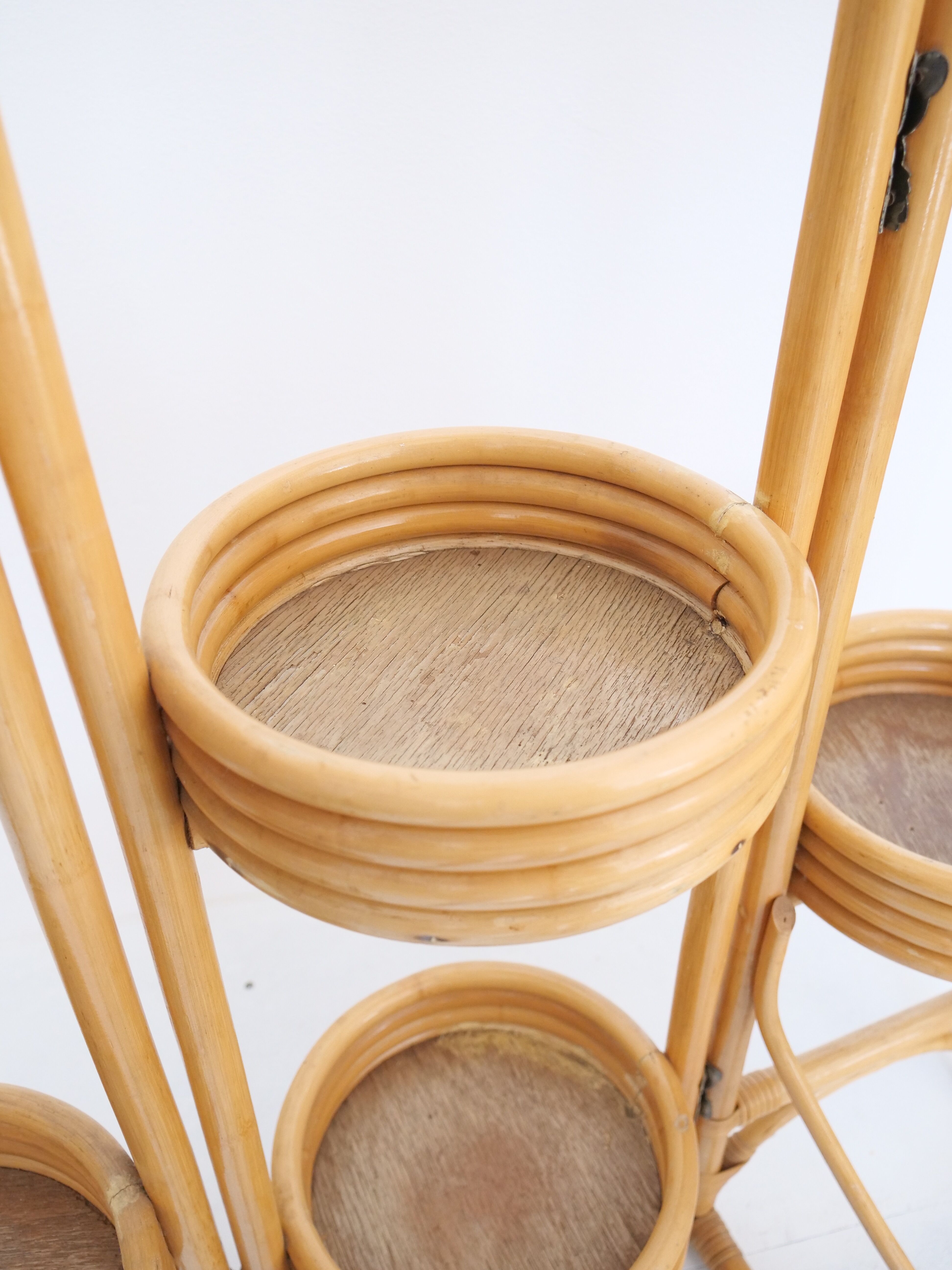 Rattan plant holder