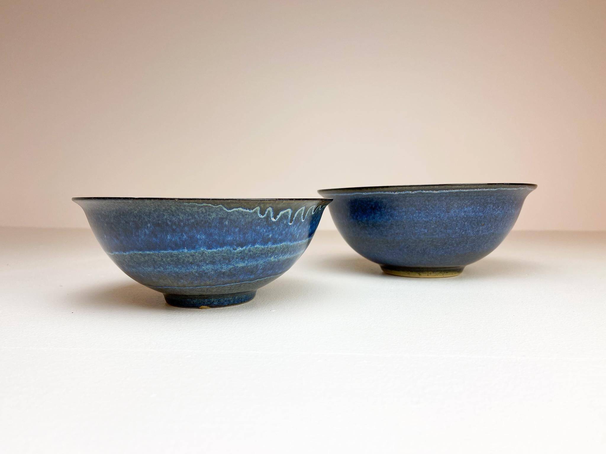 Modernist ceramic bowl by Carl-Harry Stålhane, Design Huset, Sweden.
