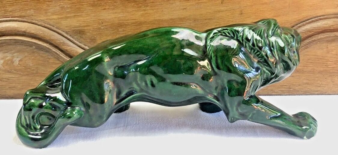 Art Deco lion statue 1930 cracked Saint Clement