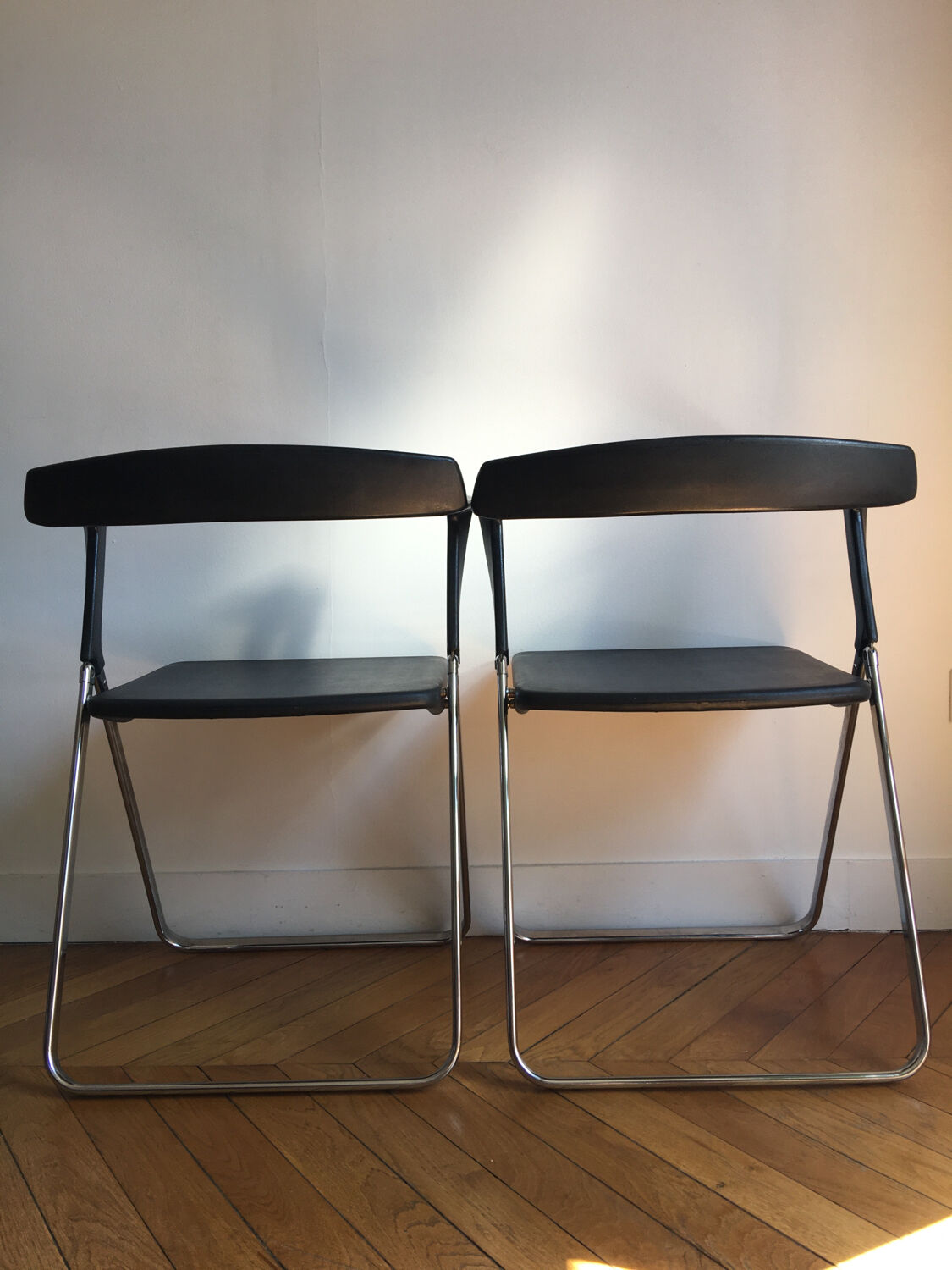 Arch folding chairs