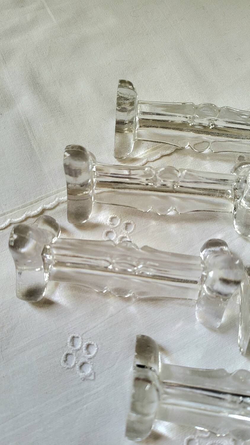 Glass knife holder