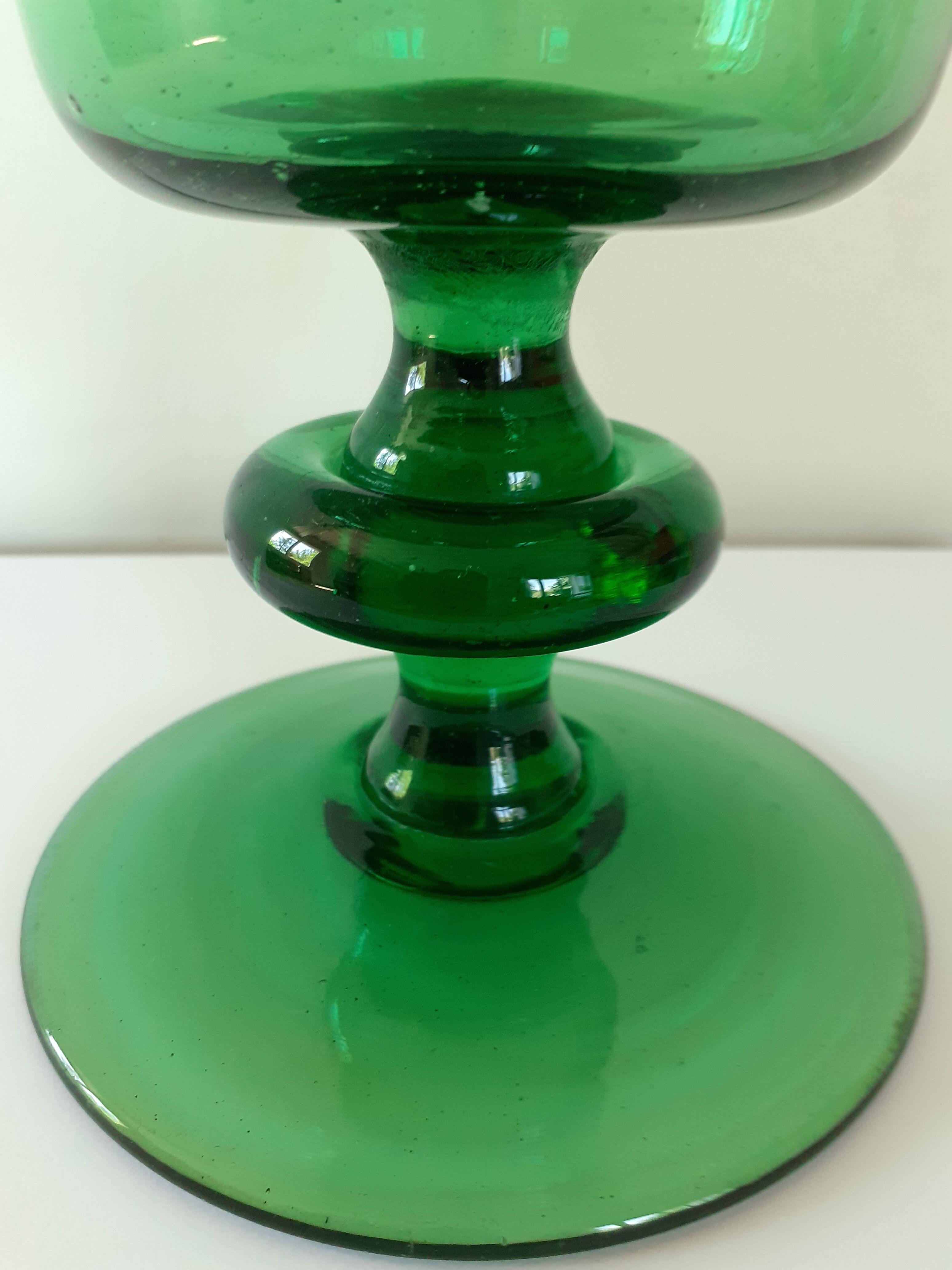 Puffed glass standing vase