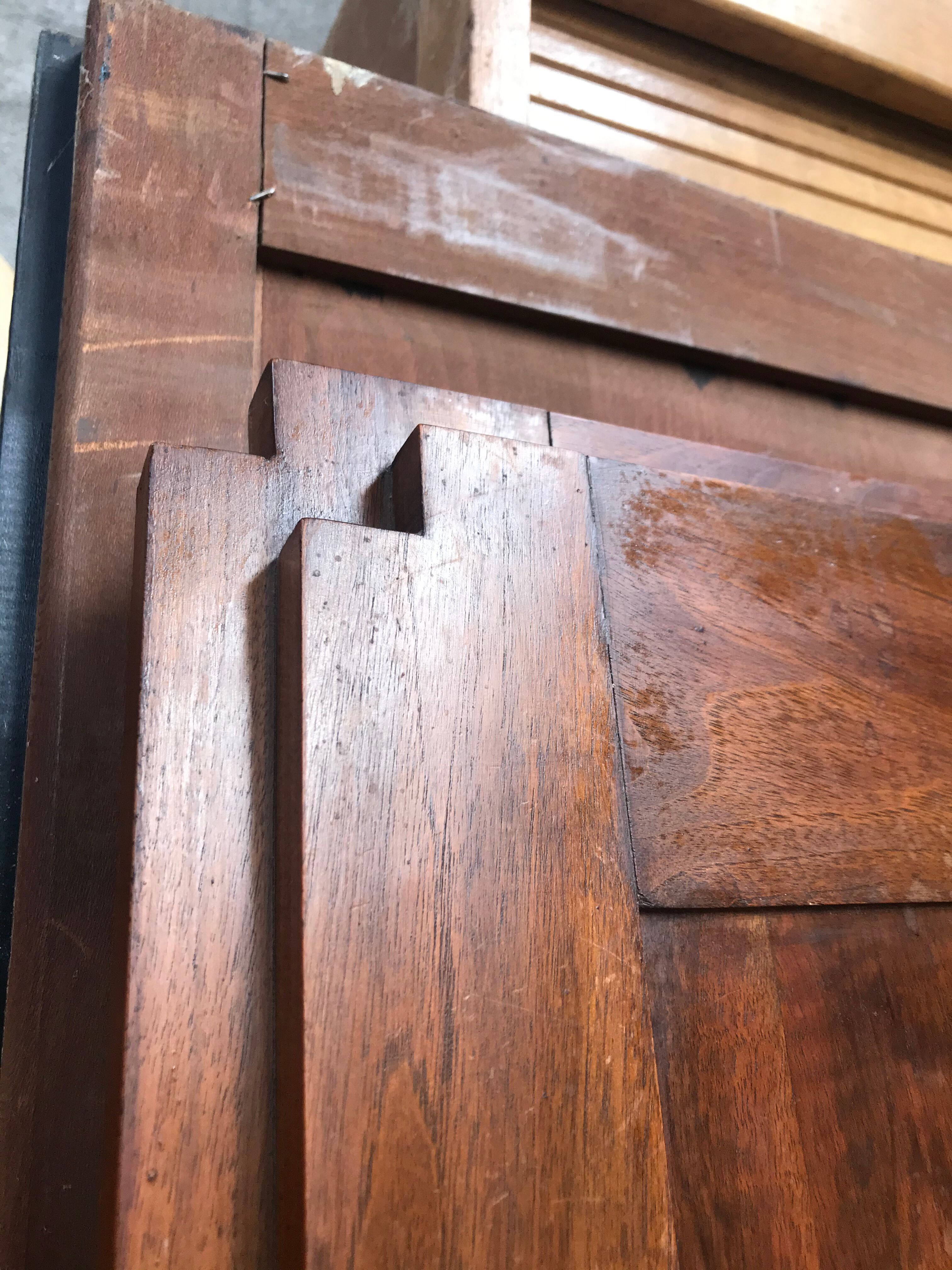 Period art deco in walnut veneer