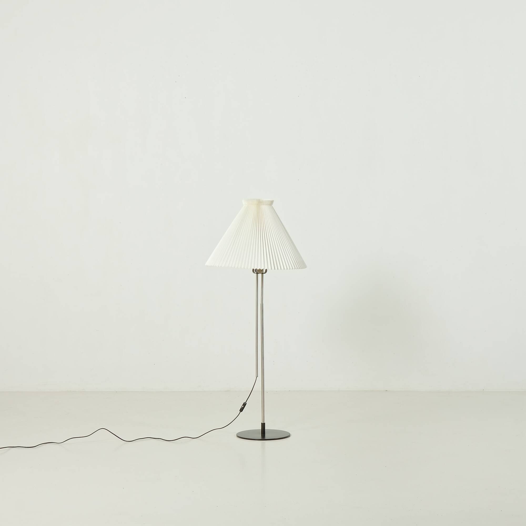 Vintage Le Klint floor lamp model 322 by Michael Bang, Denmark 1980s