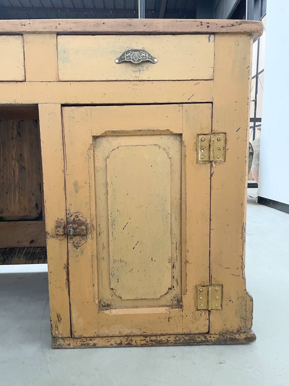 Yellow patina commercial counter from the 50s
