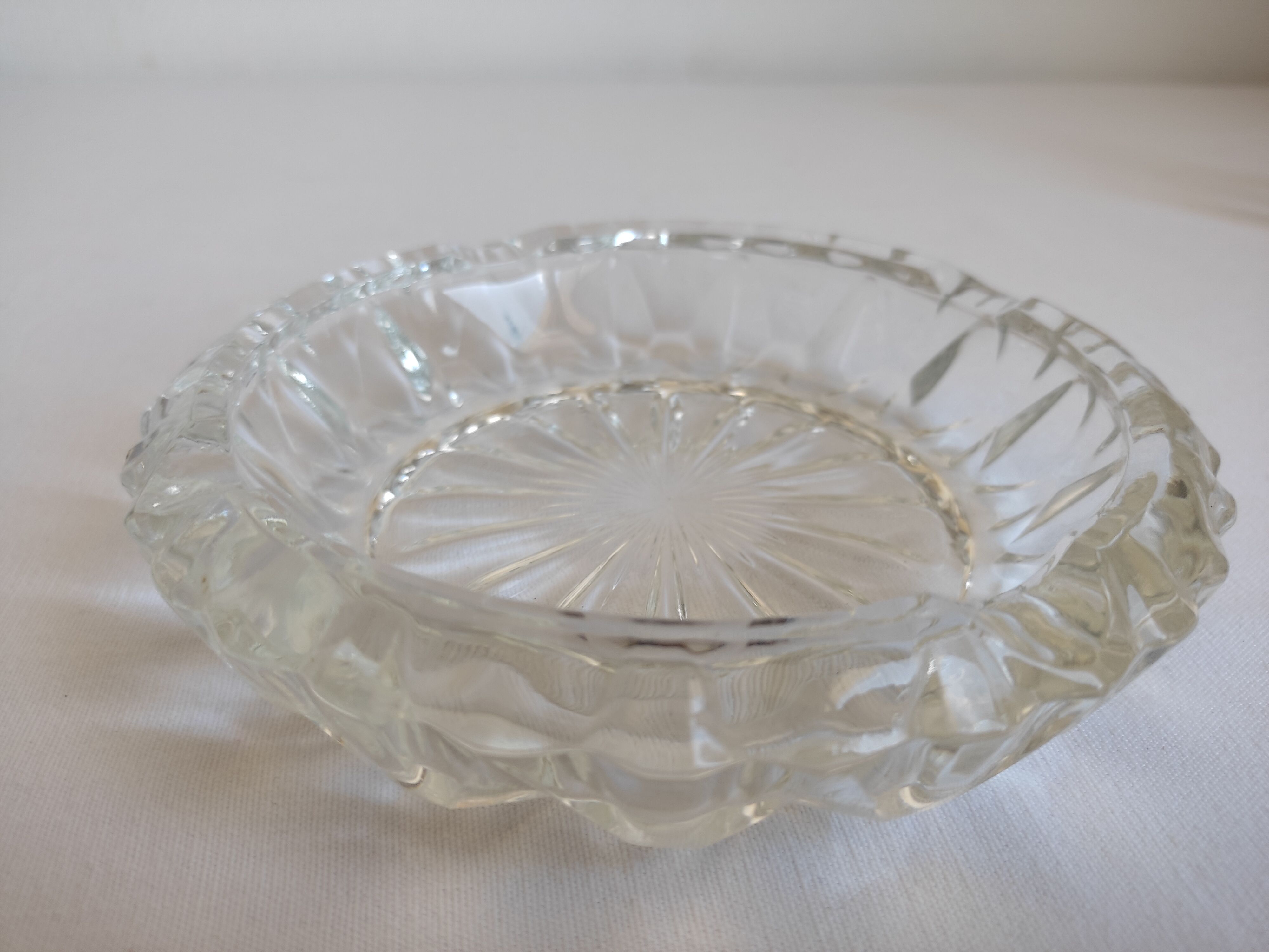 Round glass ashtray