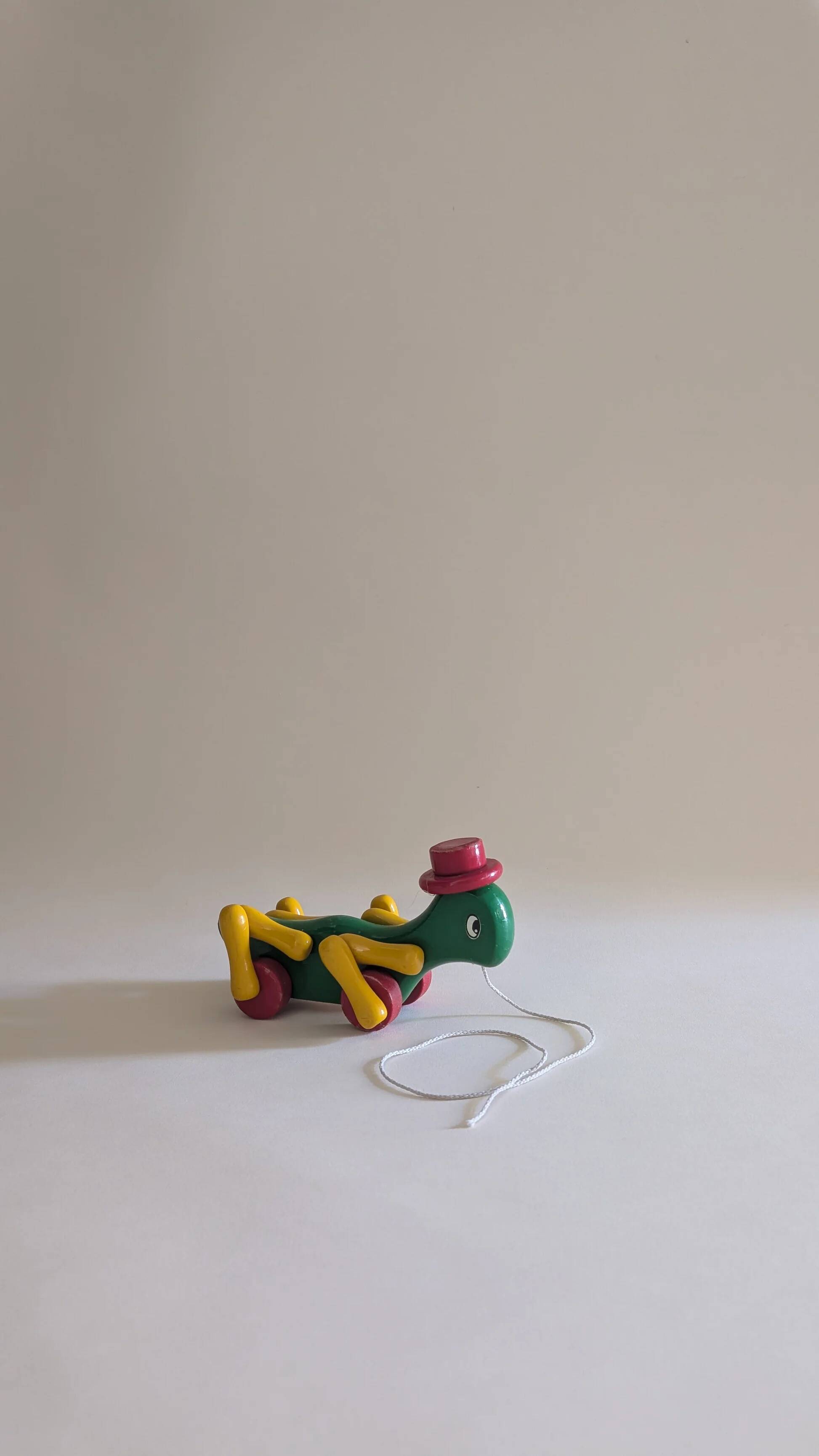 Grilllon, Kouvalias wooden pull toy