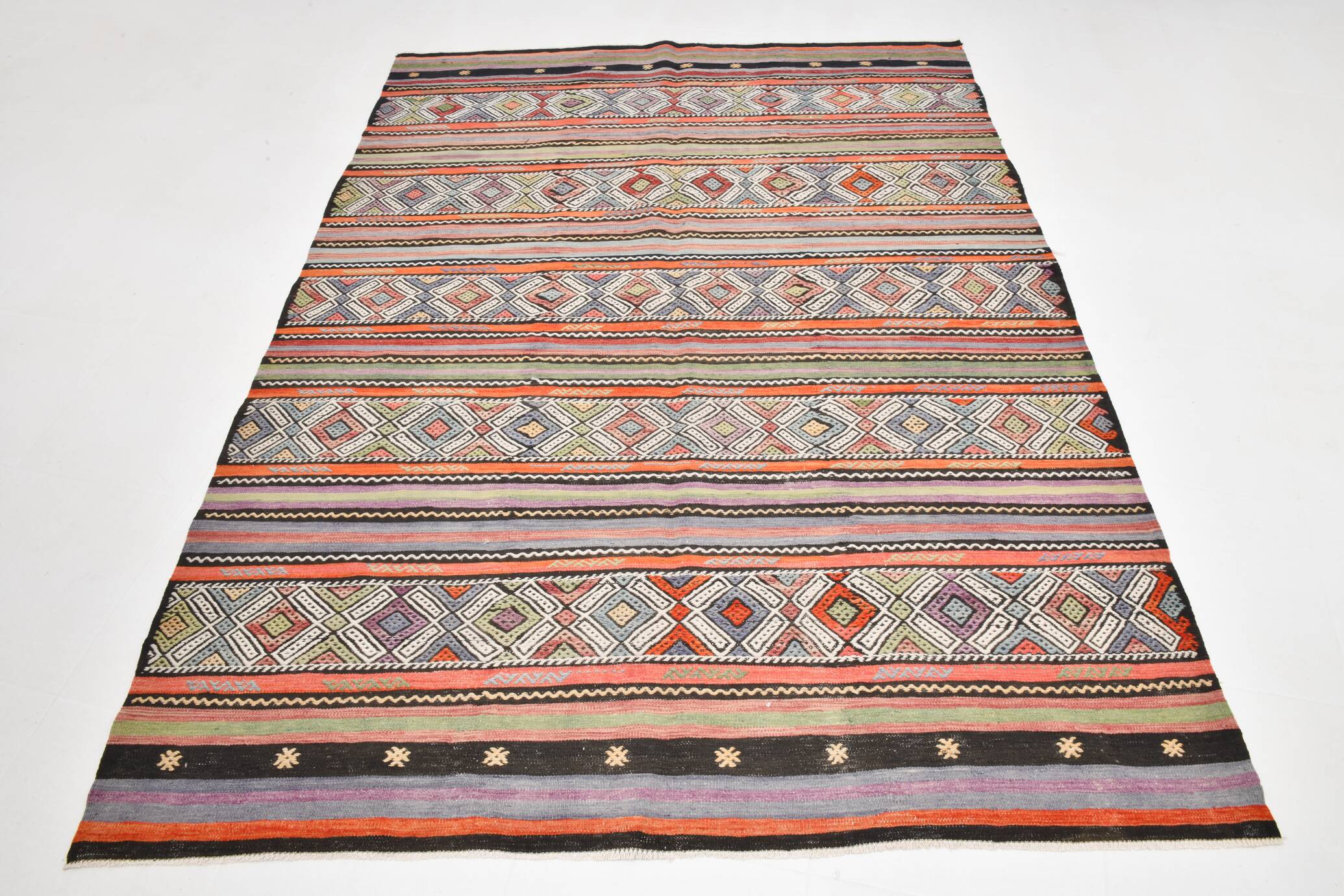 Traditional Oriental Carpet, Turkish Kilim Rug, 174x236 Cm