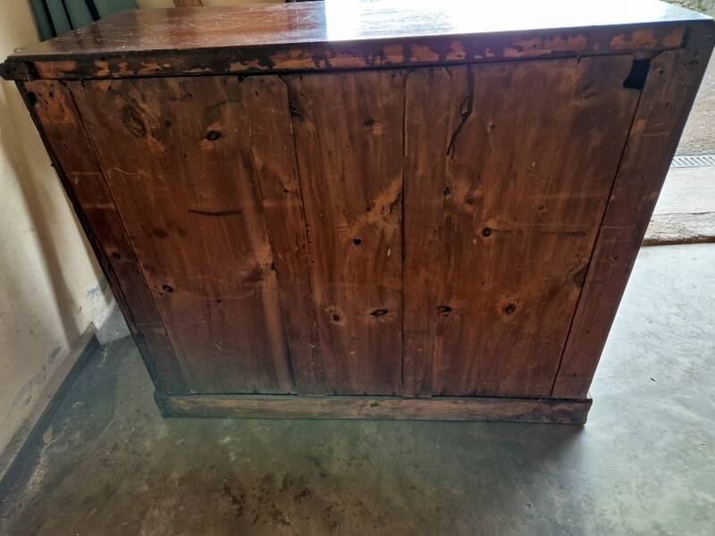 Mahogany and mahogany veneer sideboard - English work from the Victorian period - Circa 1870-1880