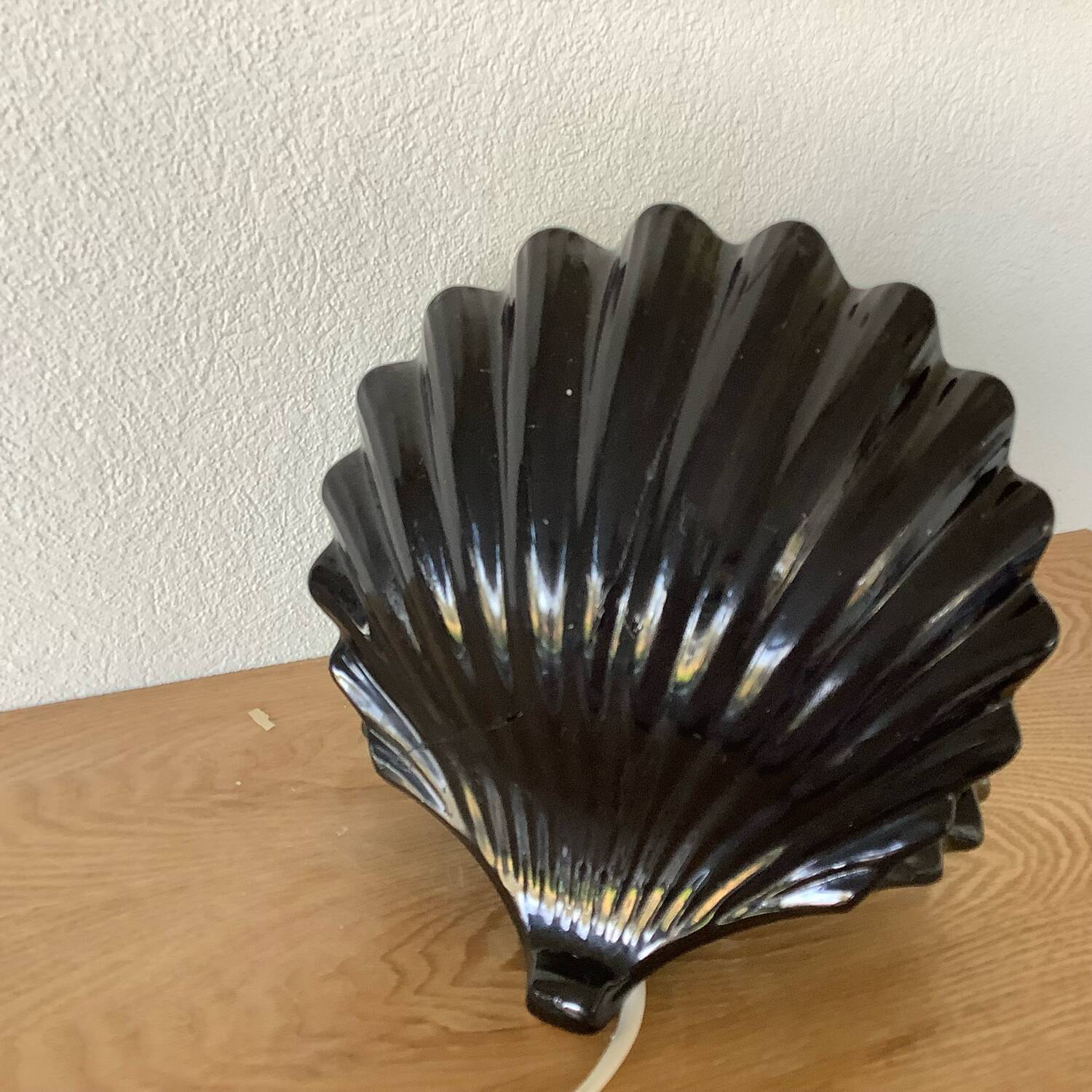 Vintage ceramic shell lamp with opaline globe