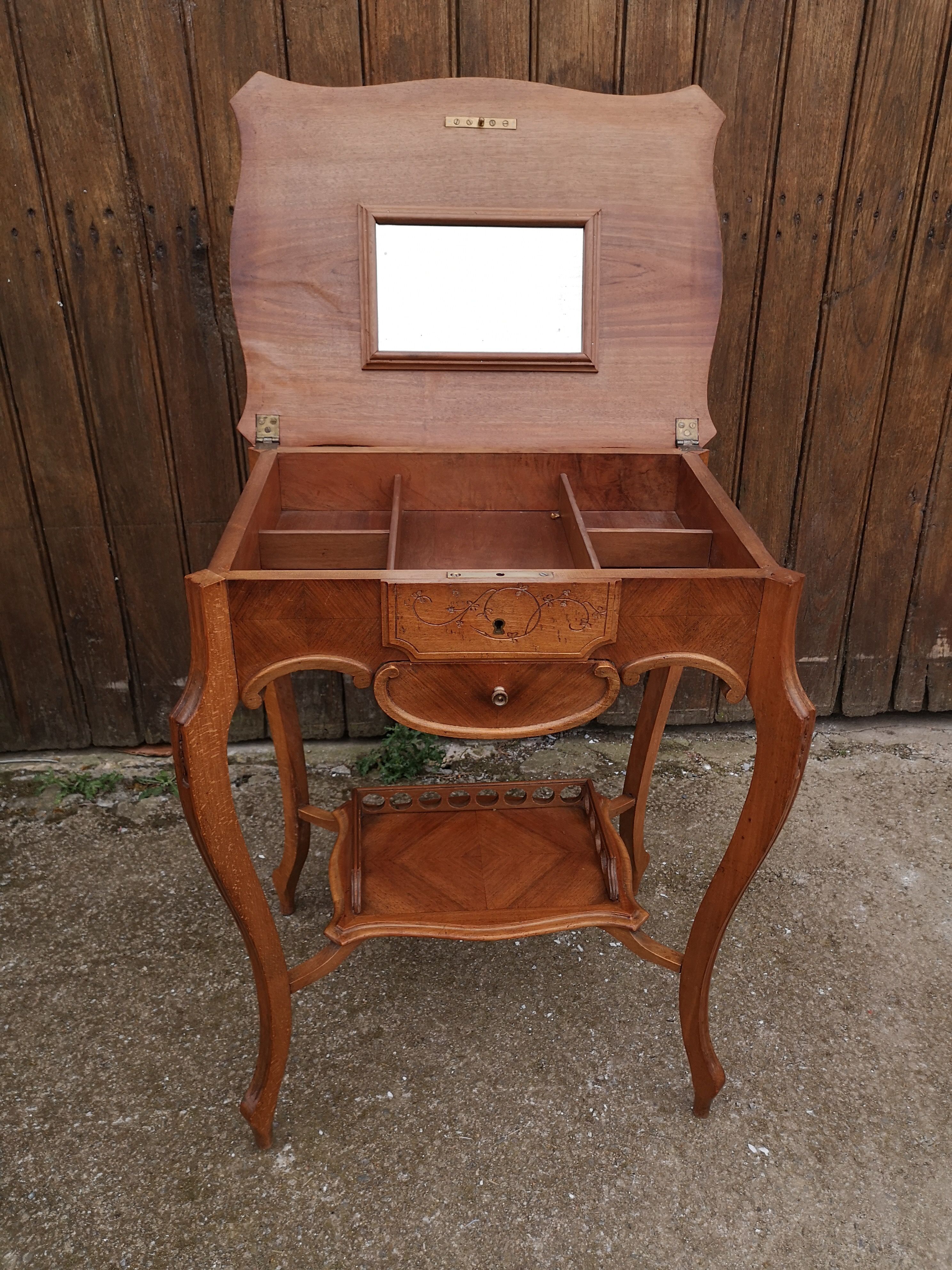 Charming small hairdresser 1900