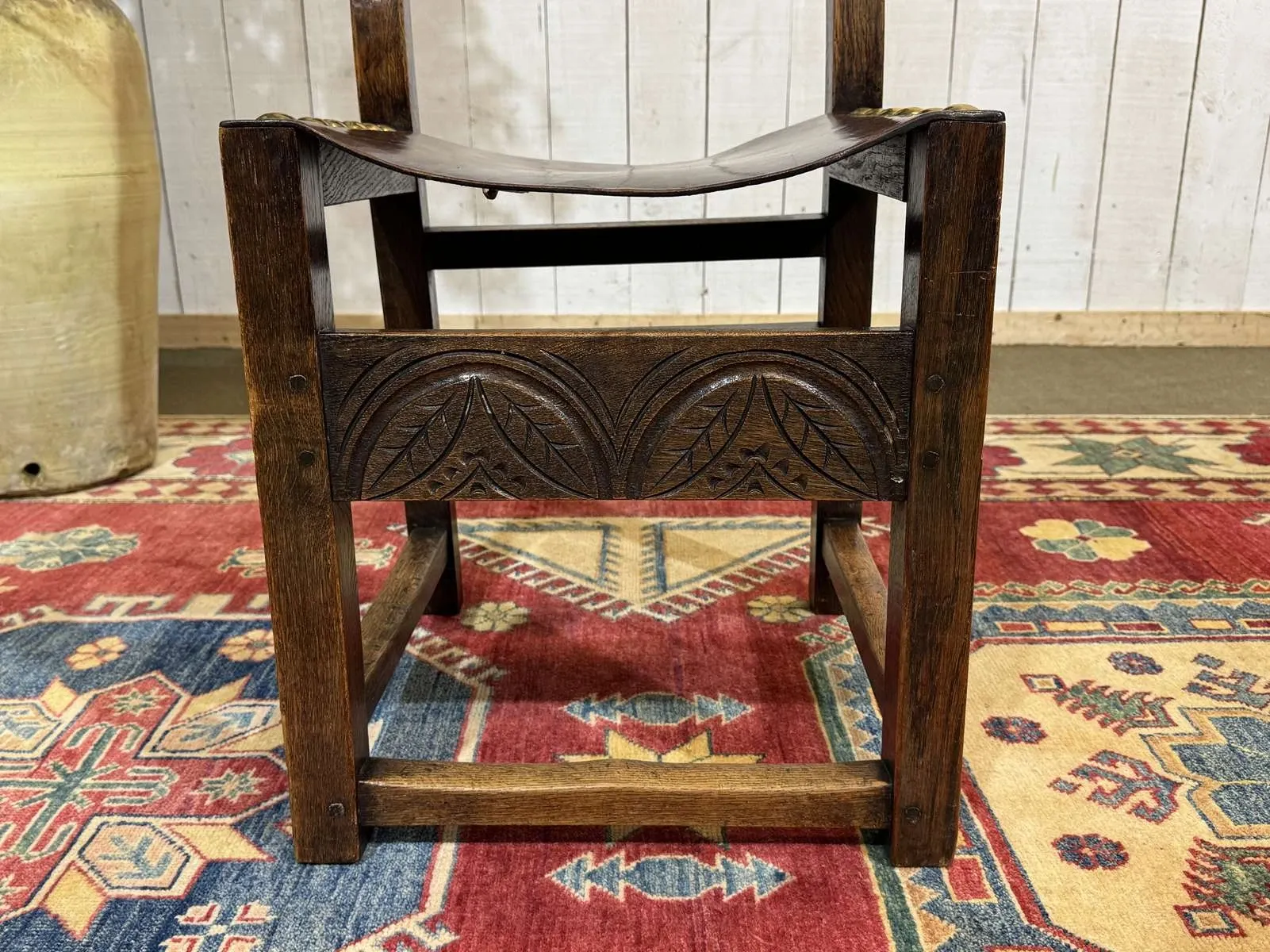 Set of 6 English chairs in oak and fine leather from the late 19th century.