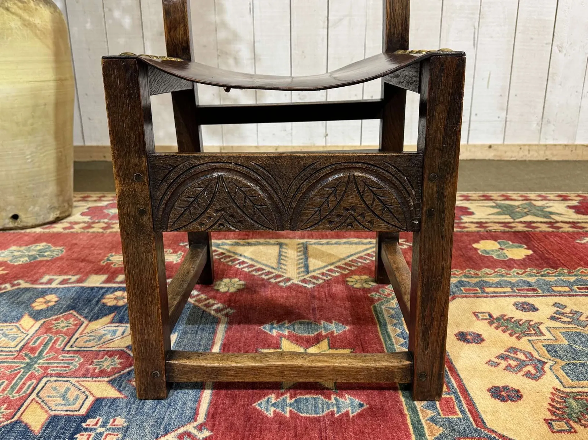 Set of 6 English chairs in oak and fine leather from the late 19th century.
