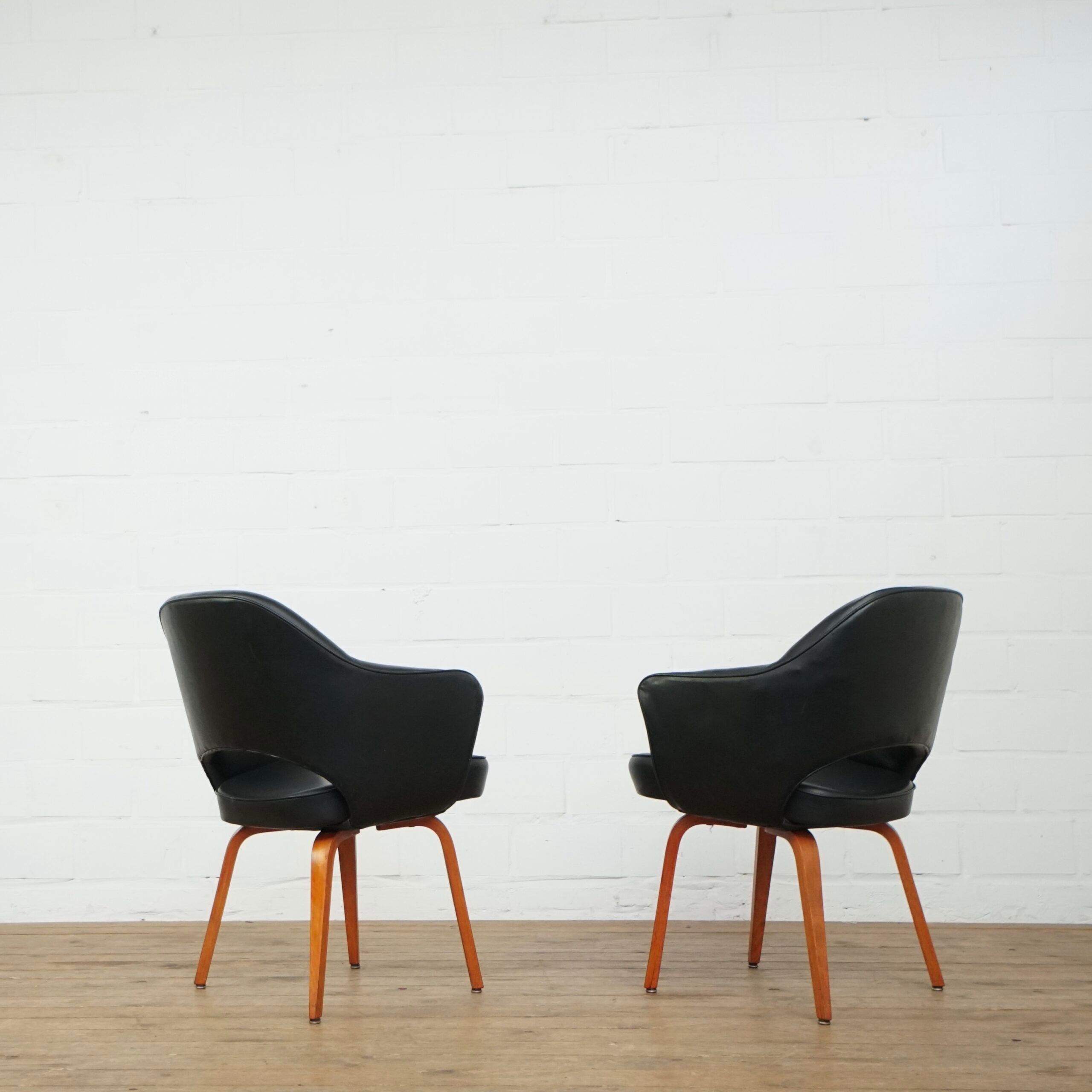 Ensemble de deux fauteuils en cuir Eero Saarinen pour Knoll
