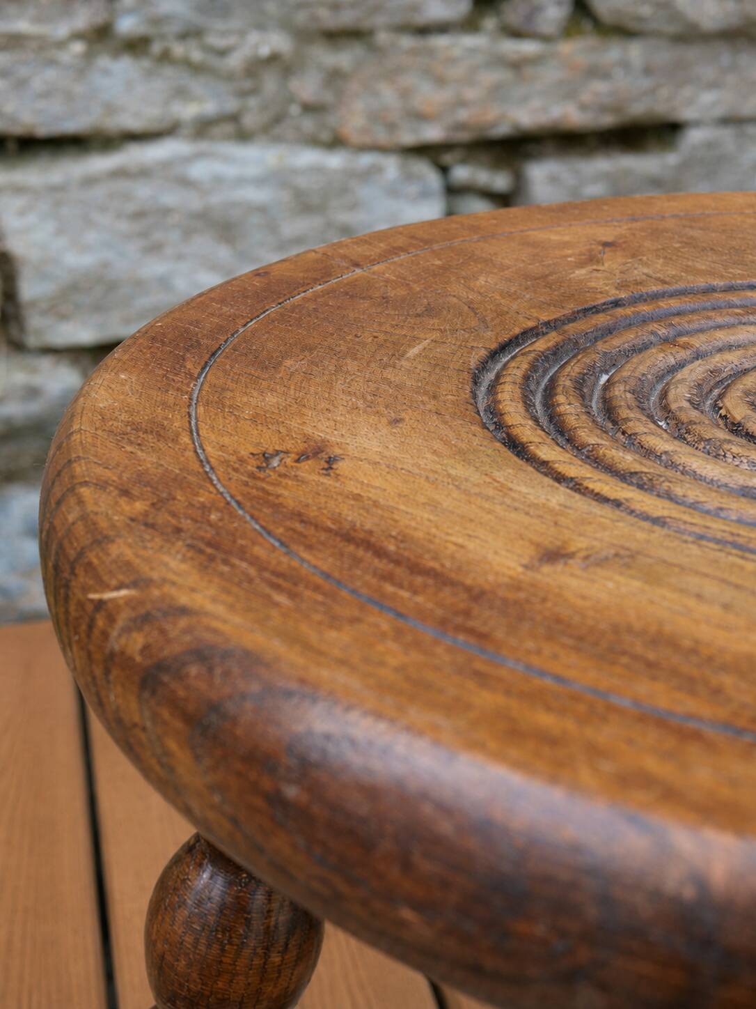 Tabouret tripode en bois, pieds en bois tourné
